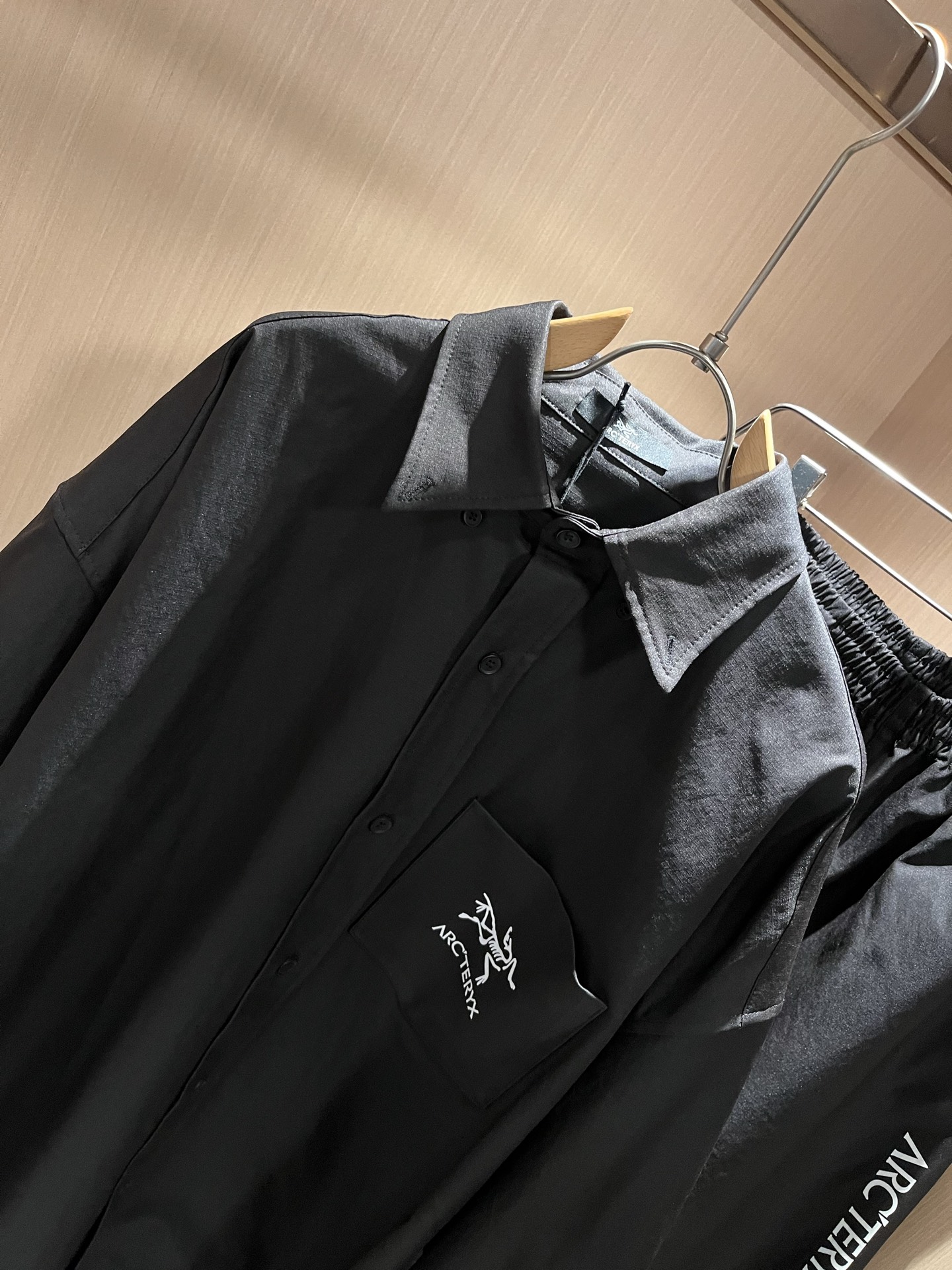 ARCTER*X始*祖鸟 2025秋冬新款休闲套装，户外品牌可能大家第一想到的就是加拿大鹅、始祖鸟。给人