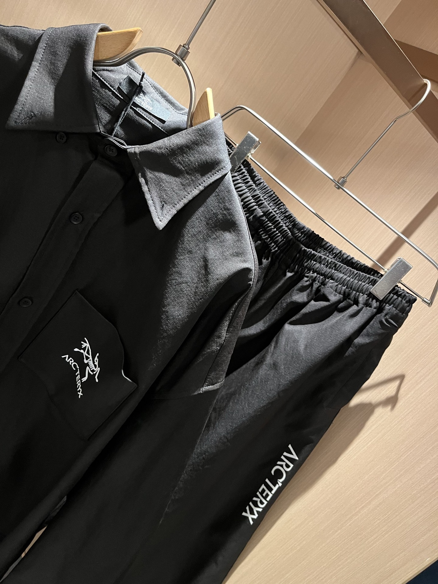 ARCTER*X始*祖鸟 2025秋冬新款休闲套装，户外品牌可能大家第一想到的就是加拿大鹅、始祖鸟。给人