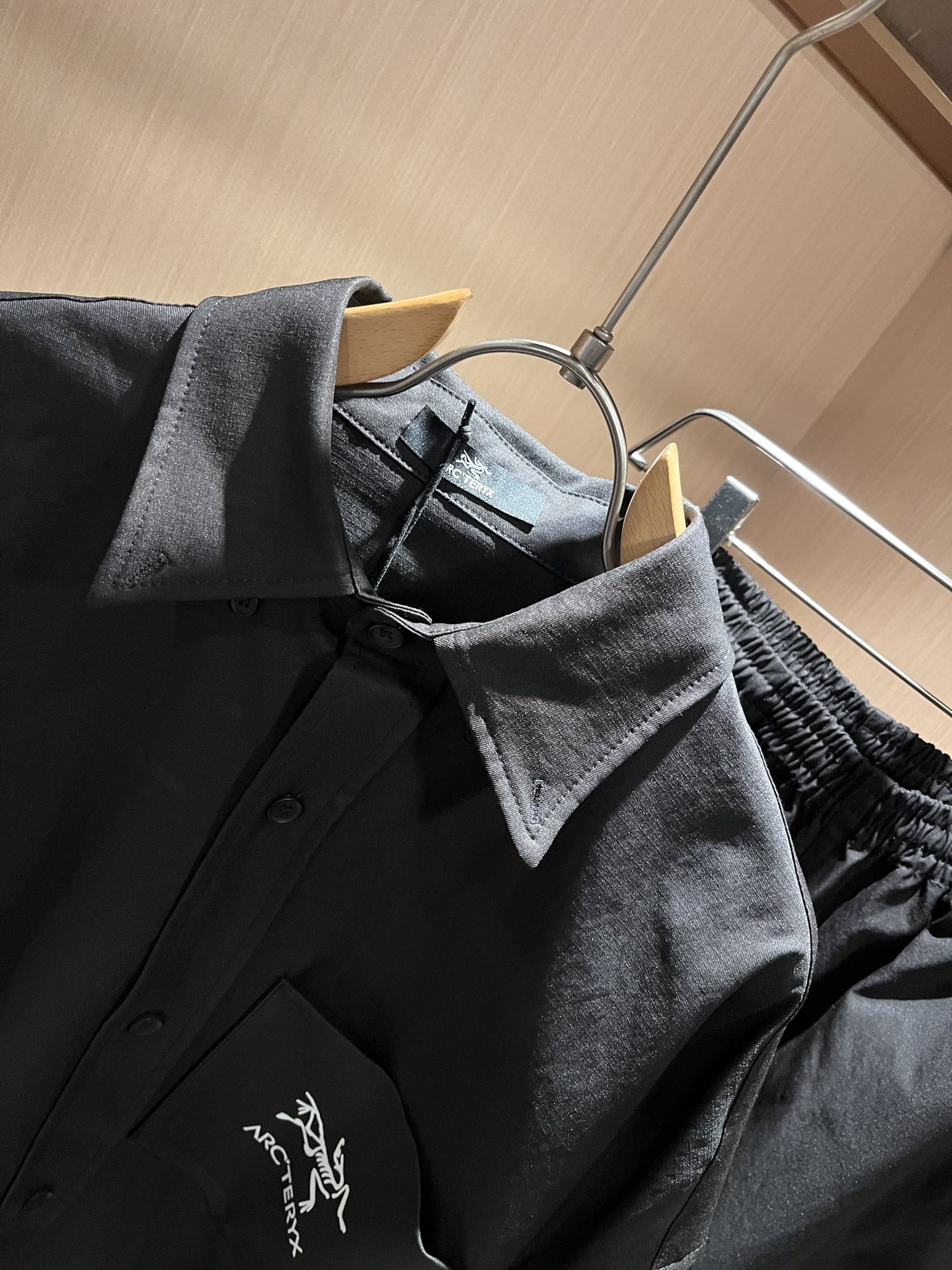 ARCTER*X始*祖鸟 2025秋冬新款休闲套装，户外品牌可能大家第一想到的就是加拿大鹅、始祖鸟。给人