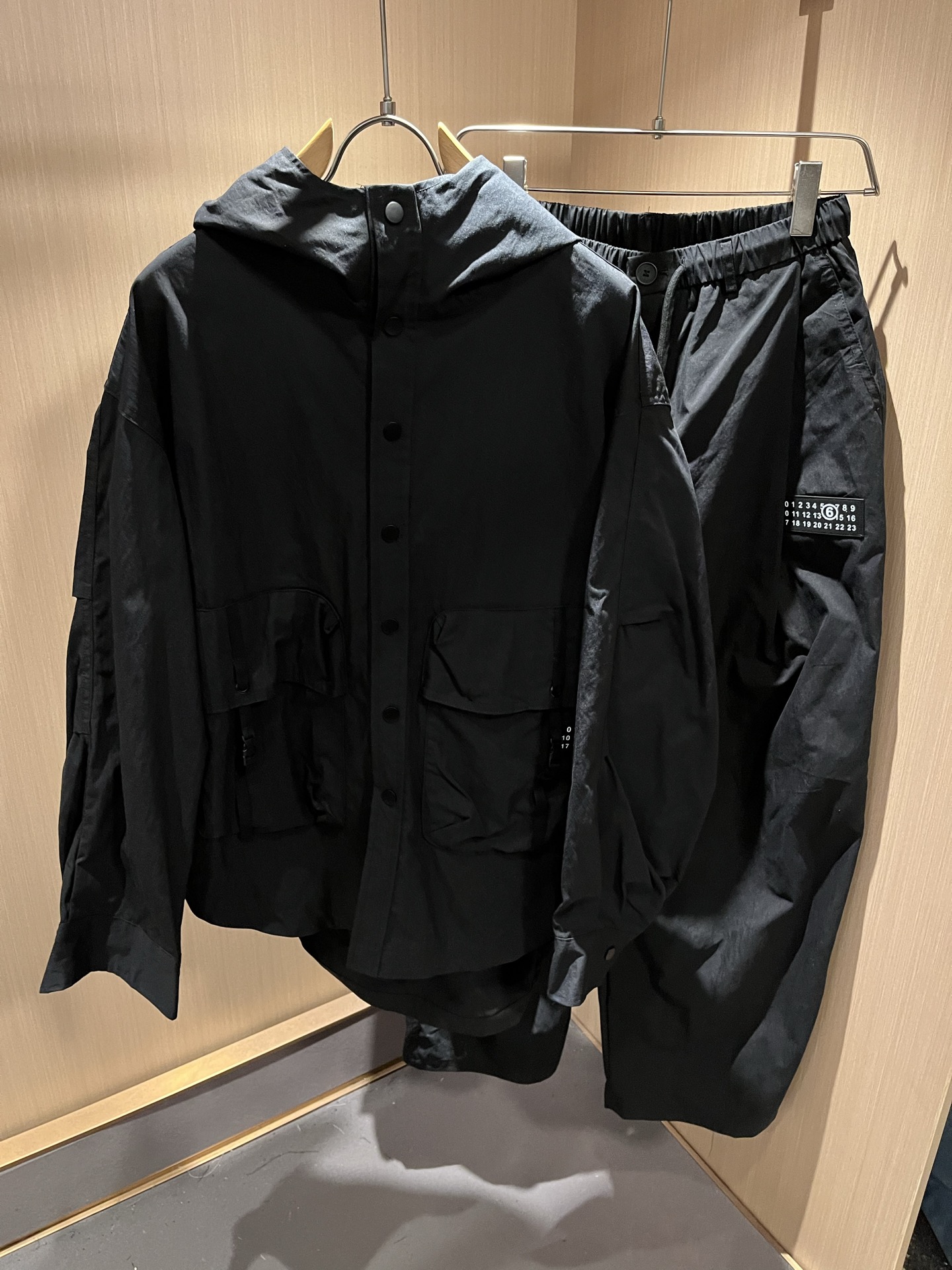 马吉拉 maison margiel 2025秋冬新款男女同款👫休闲套装，专柜同步发售！定制专属面料，胸