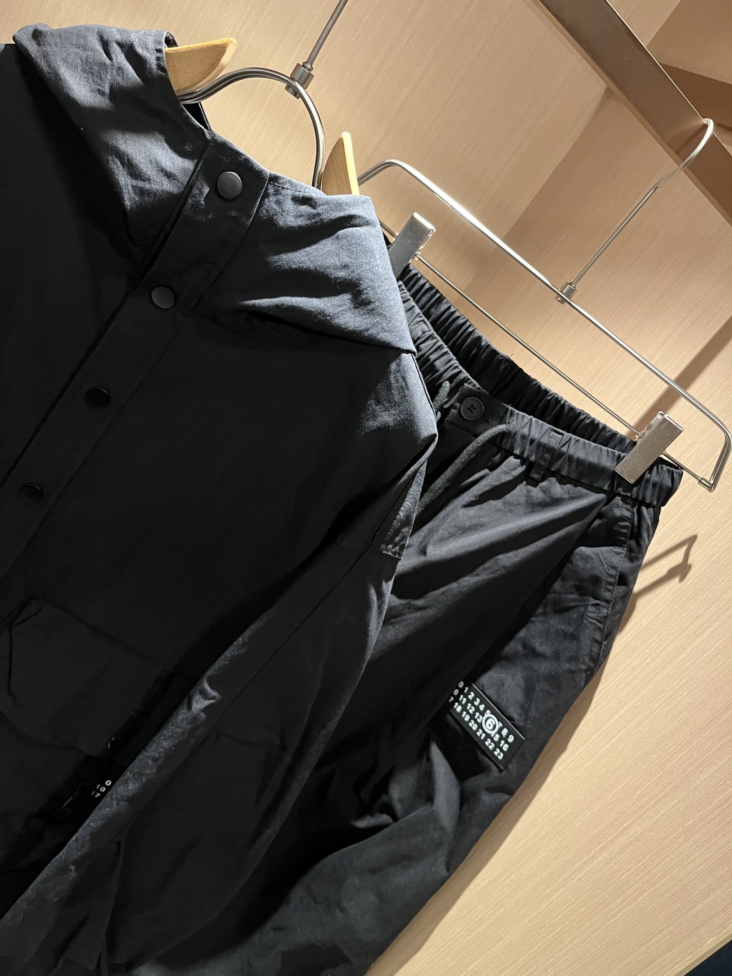 马吉拉 maison margiel 2025秋冬新款男女同款👫休闲套装，专柜同步发售！定制专属面料，胸