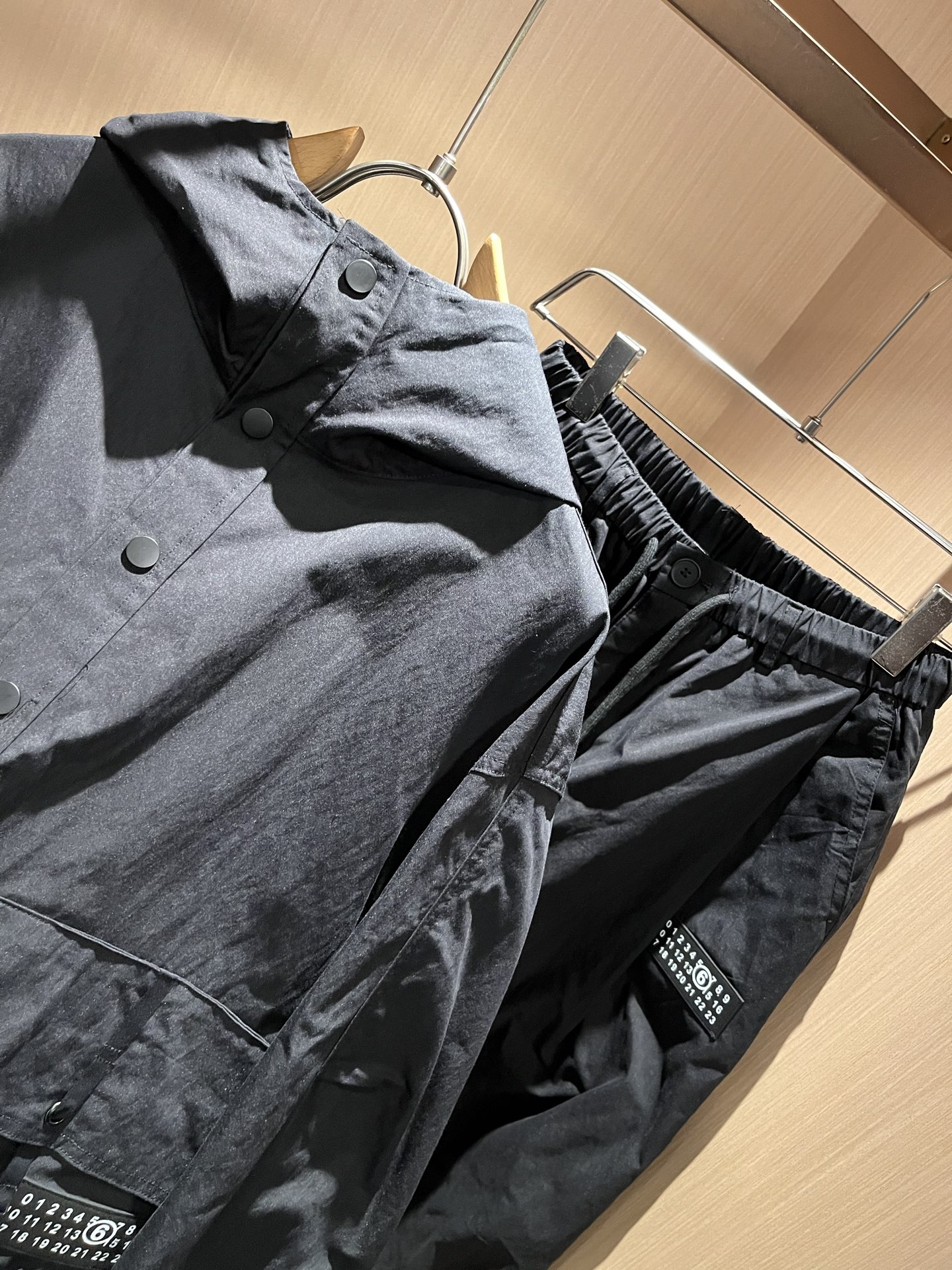 马吉拉 maison margiel 2025秋冬新款男女同款👫休闲套装，专柜同步发售！定制专属面料，胸