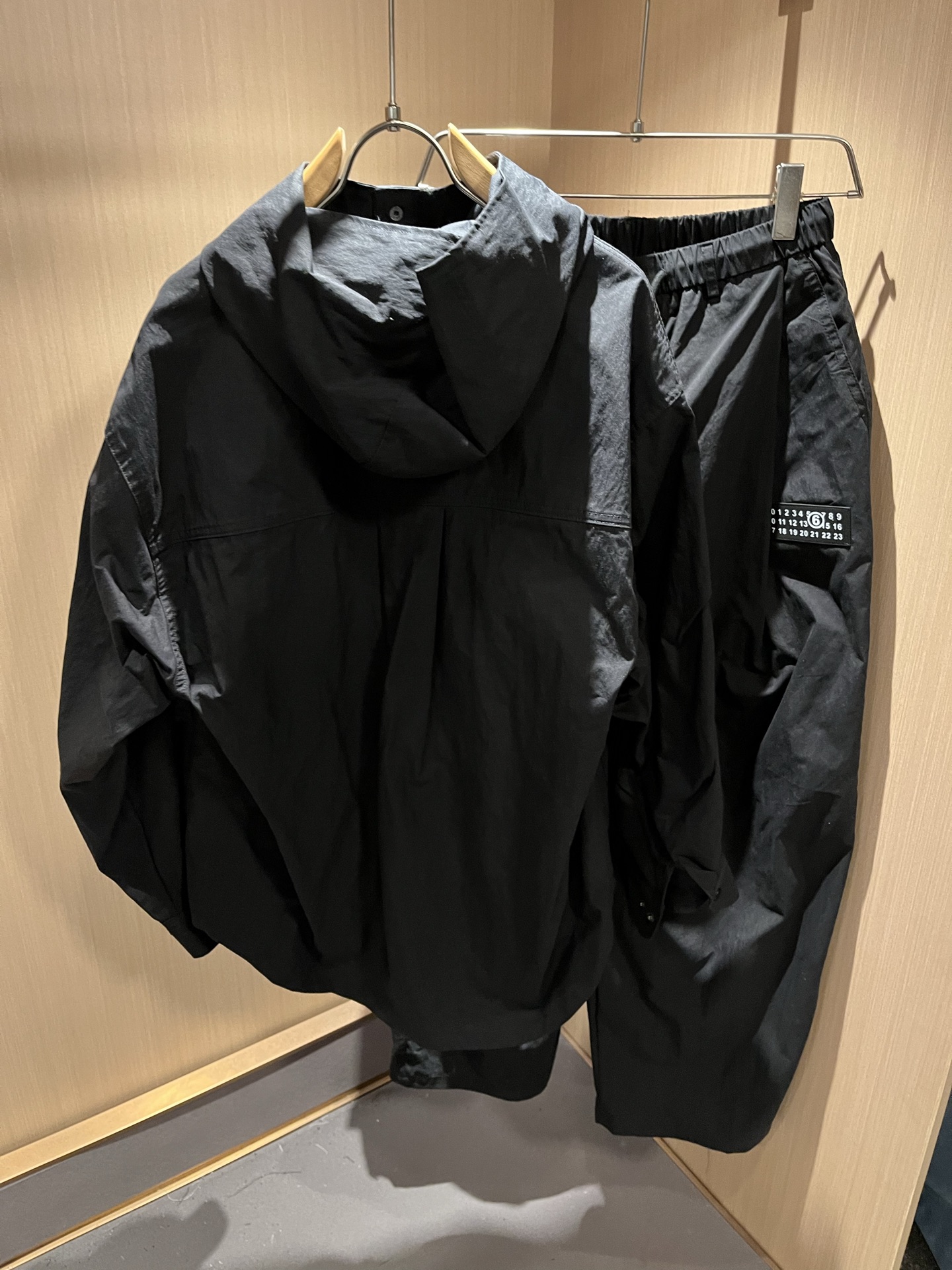 马吉拉 maison margiel 2025秋冬新款男女同款👫休闲套装，专柜同步发售！定制专属面料，胸