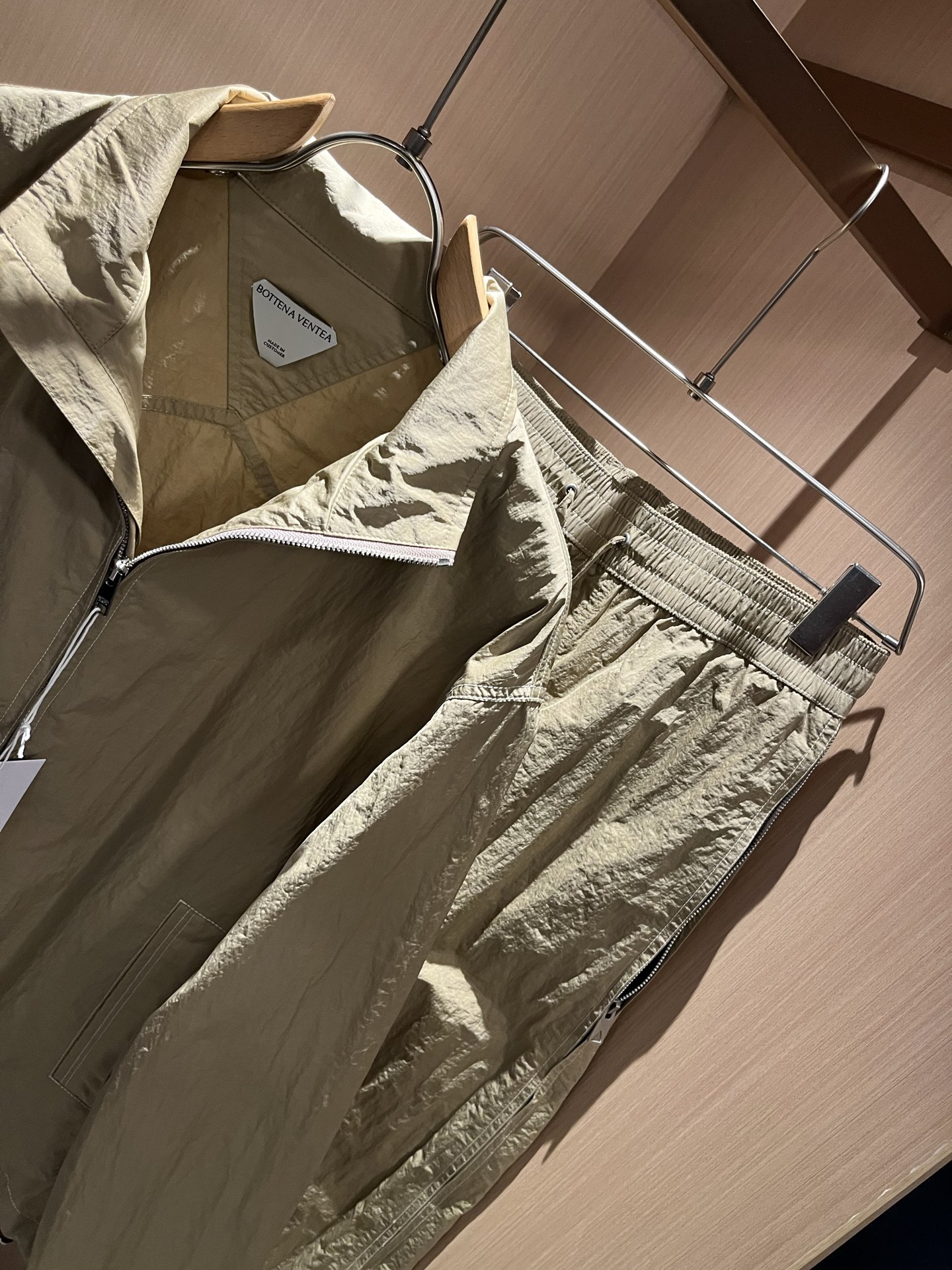 Botte*aVene*te葆碟家2025秋冬男士休闲套装，完美品相，第一眼看到这款夹克，百搭的实穿款！