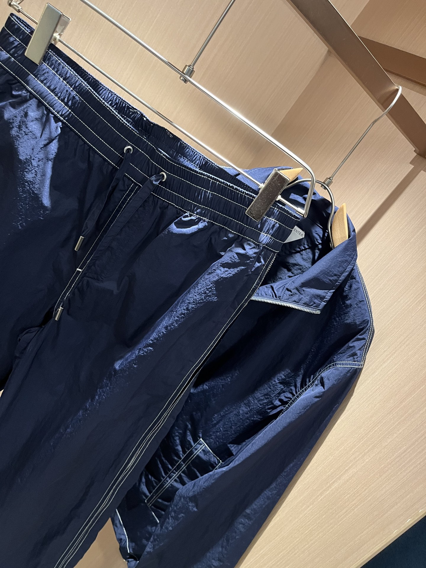 Botte*aVene*te葆碟家2025秋冬男士休闲套装，完美品相，第一眼看到这款夹克，百搭的实穿款！