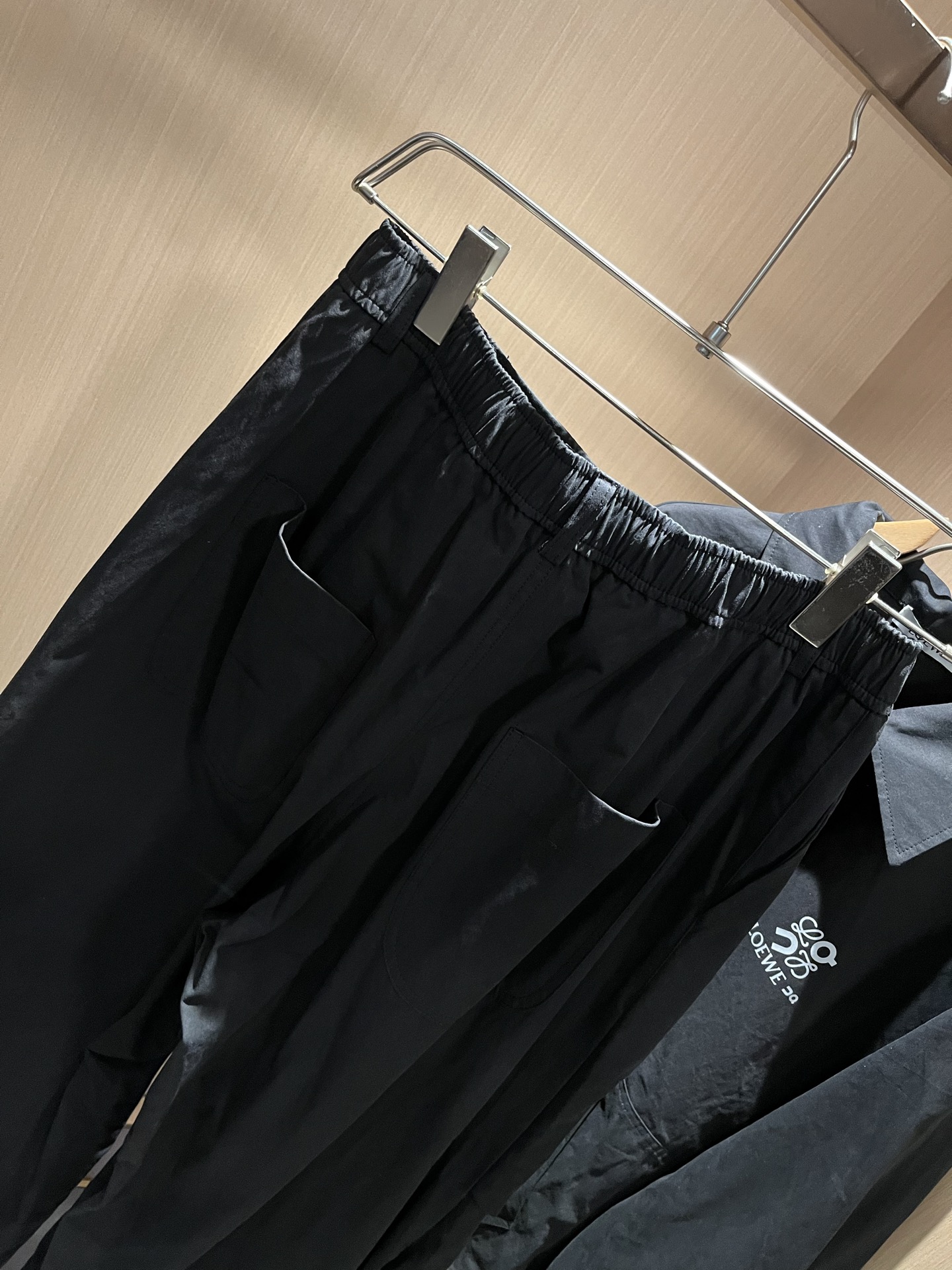 LOE*WE罗*威 2025秋冬男女同款👫套装，意大利原厂订单渠道，极具个性高级潮风，标志logo图案印