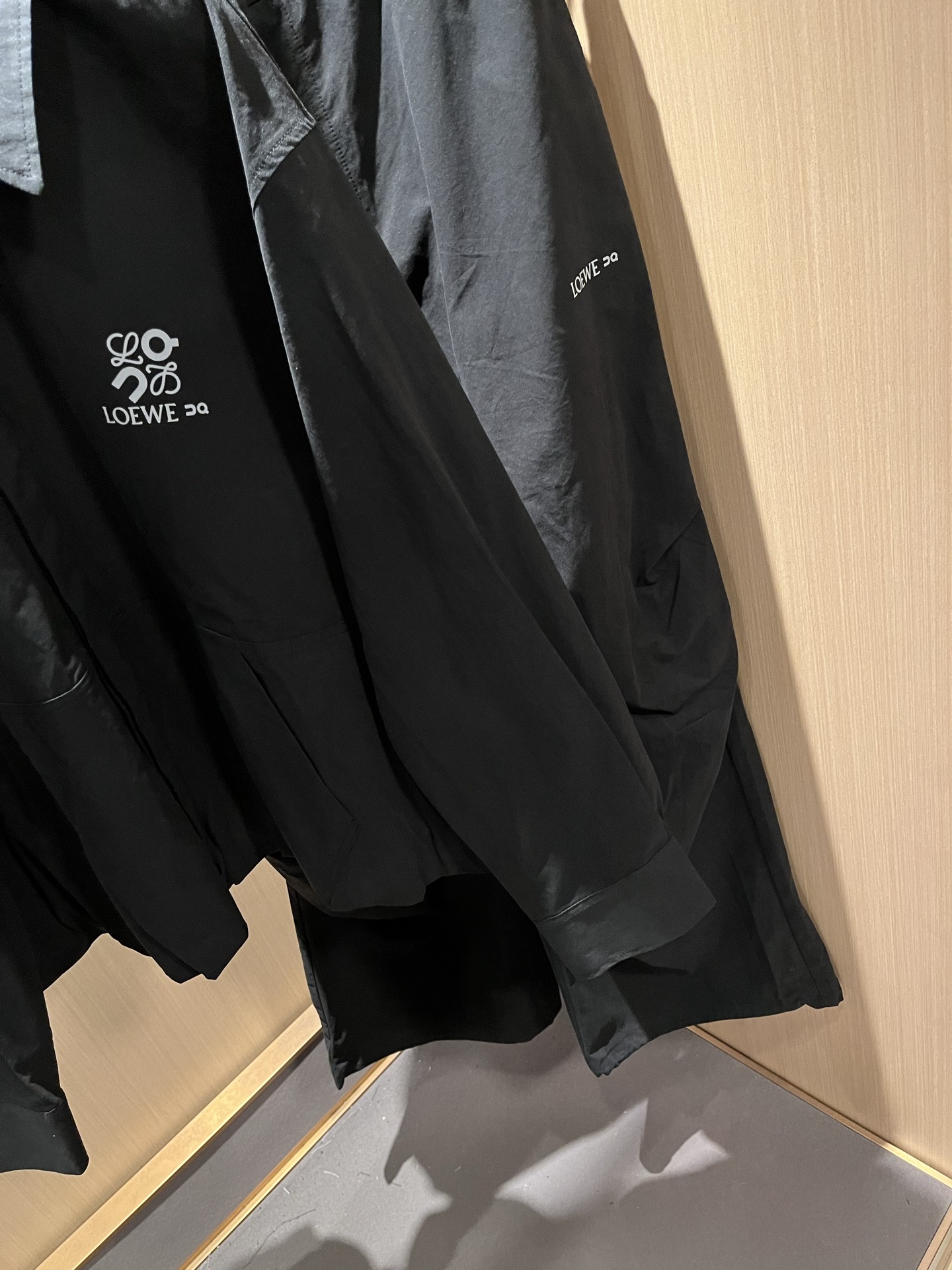 LOE*WE罗*威 2025秋冬男女同款👫套装，意大利原厂订单渠道，极具个性高级潮风，标志logo图案印