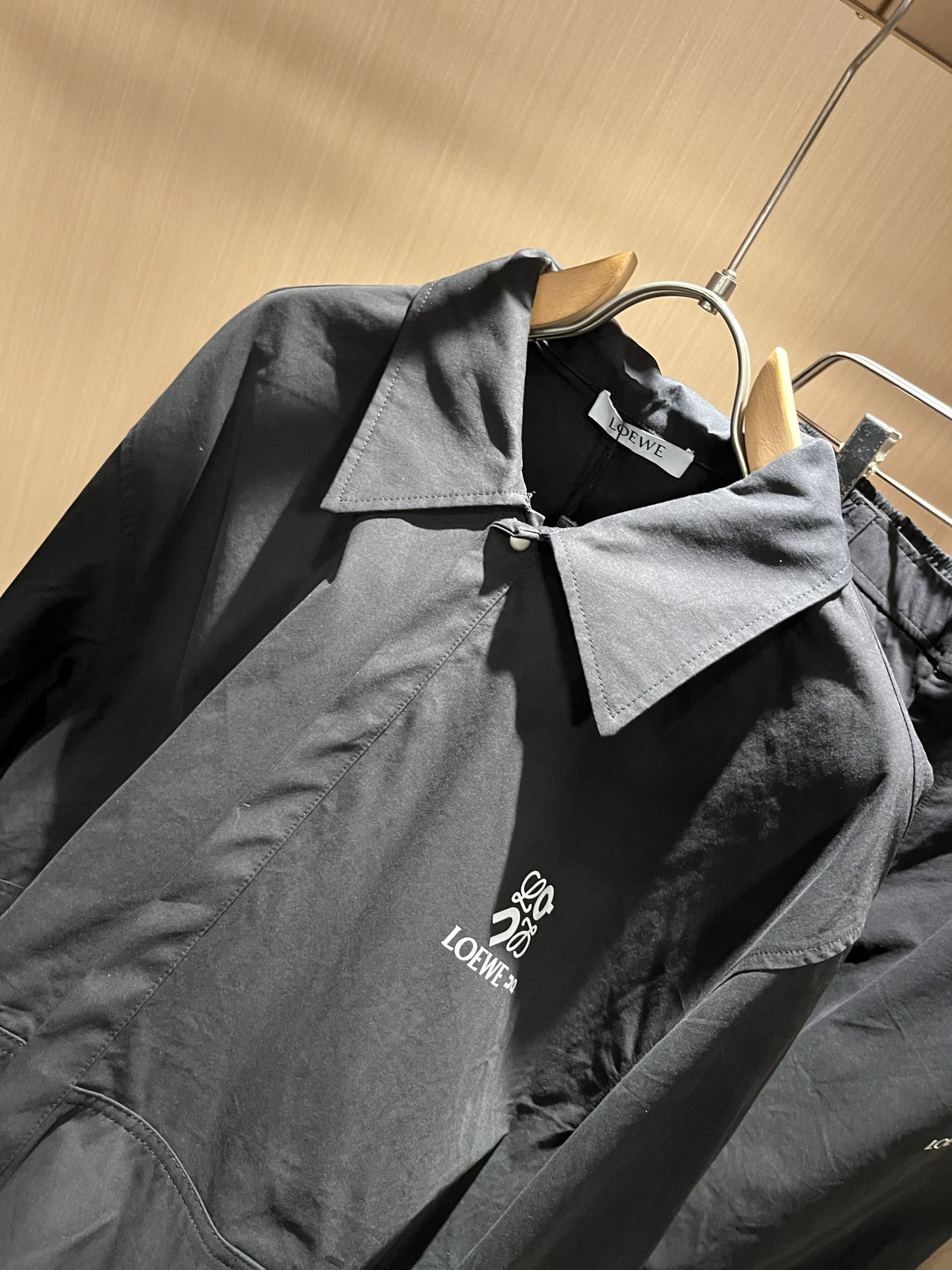 LOE*WE罗*威 2025秋冬男女同款👫套装，意大利原厂订单渠道，极具个性高级潮风，标志logo图案印