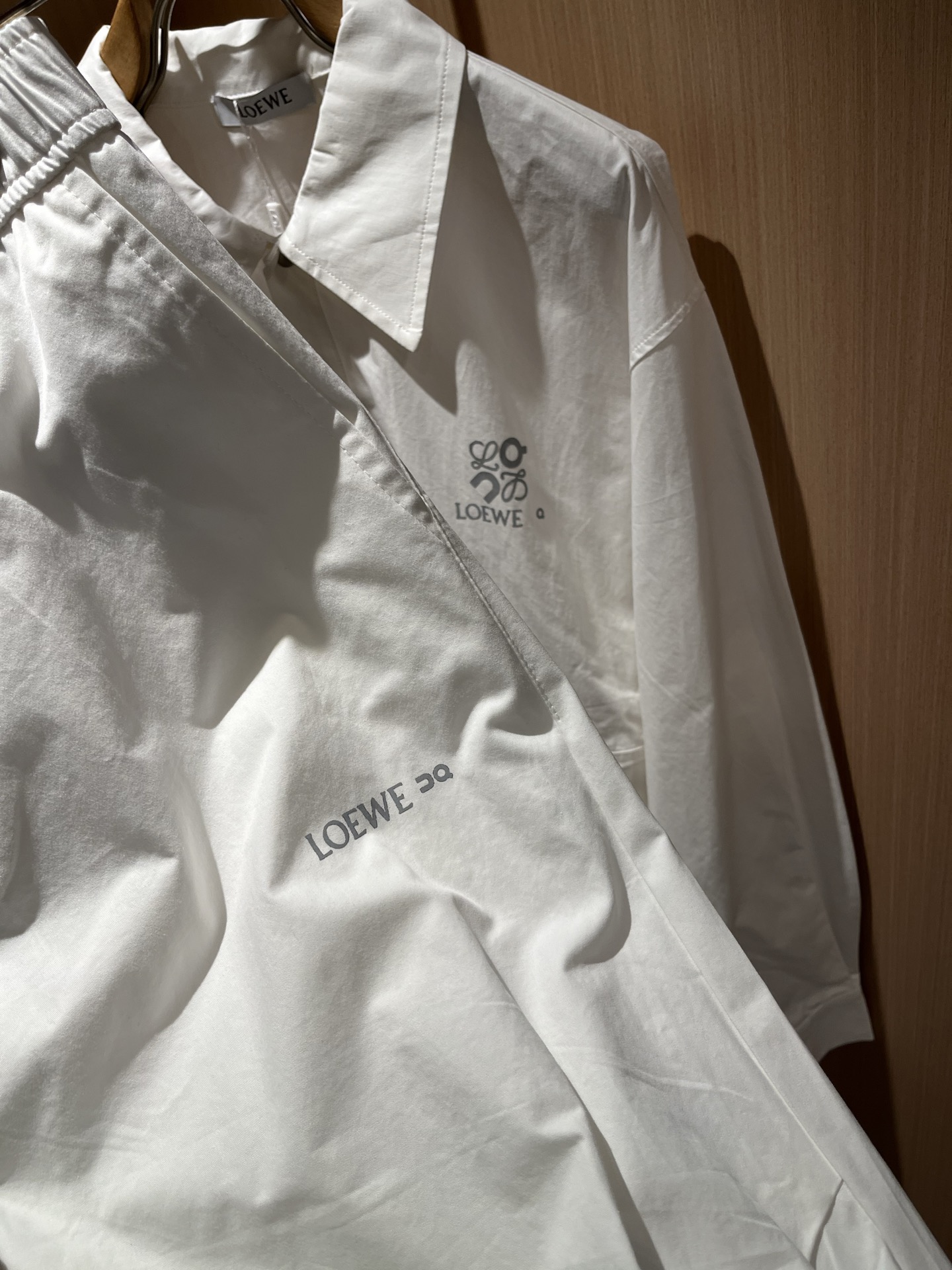 LOE*WE罗*威 2025秋冬男女同款👫套装，意大利原厂订单渠道，极具个性高级潮风，标志logo图案印