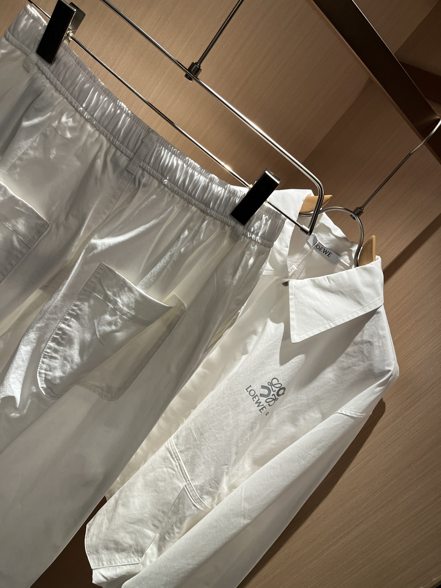 LOE*WE罗*威 2025秋冬男女同款👫套装，意大利原厂订单渠道，极具个性高级潮风，标志logo图案印