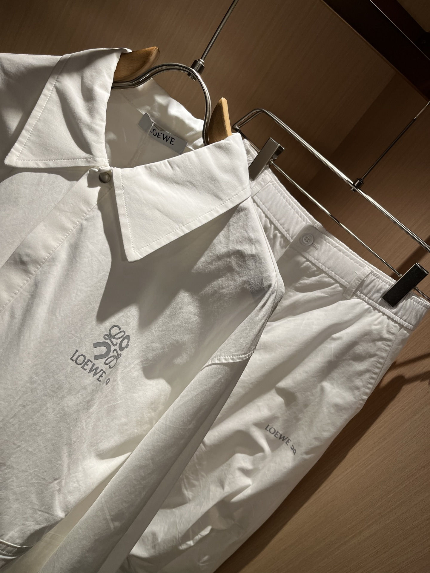 LOE*WE罗*威 2025秋冬男女同款👫套装，意大利原厂订单渠道，极具个性高级潮风，标志logo图案印