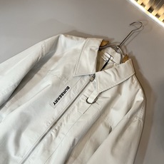 BURBER*Y巴*莉2025秋冬新品夹克外套重磅来袭,最近比较火热的环保帆布棉面料制作而成,高端户外运 BURBER*Y巴*莉2025秋冬新品夹克外套重磅来袭,最近比较火热的环保帆布棉面料制作而成,高端户外运