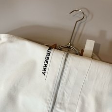 BURBER*Y巴*莉2025秋冬新品夹克外套重磅来袭,最近比较火热的环保帆布棉面料制作而成,高端户外运 BURBER*Y巴*莉2025秋冬新品夹克外套重磅来袭,最近比较火热的环保帆布棉面料制作而成,高端户外运