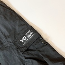 Y- 3山本*耀司 2025秋冬新品休闲裤,裤腿字母logo图案贴布设计!定制做旧洗水棉面料!上身舒适感 Y- 3山本*耀司 2025秋冬新品休闲裤,裤腿字母logo图案贴布设计!定制做旧洗水棉面料!上身舒适感