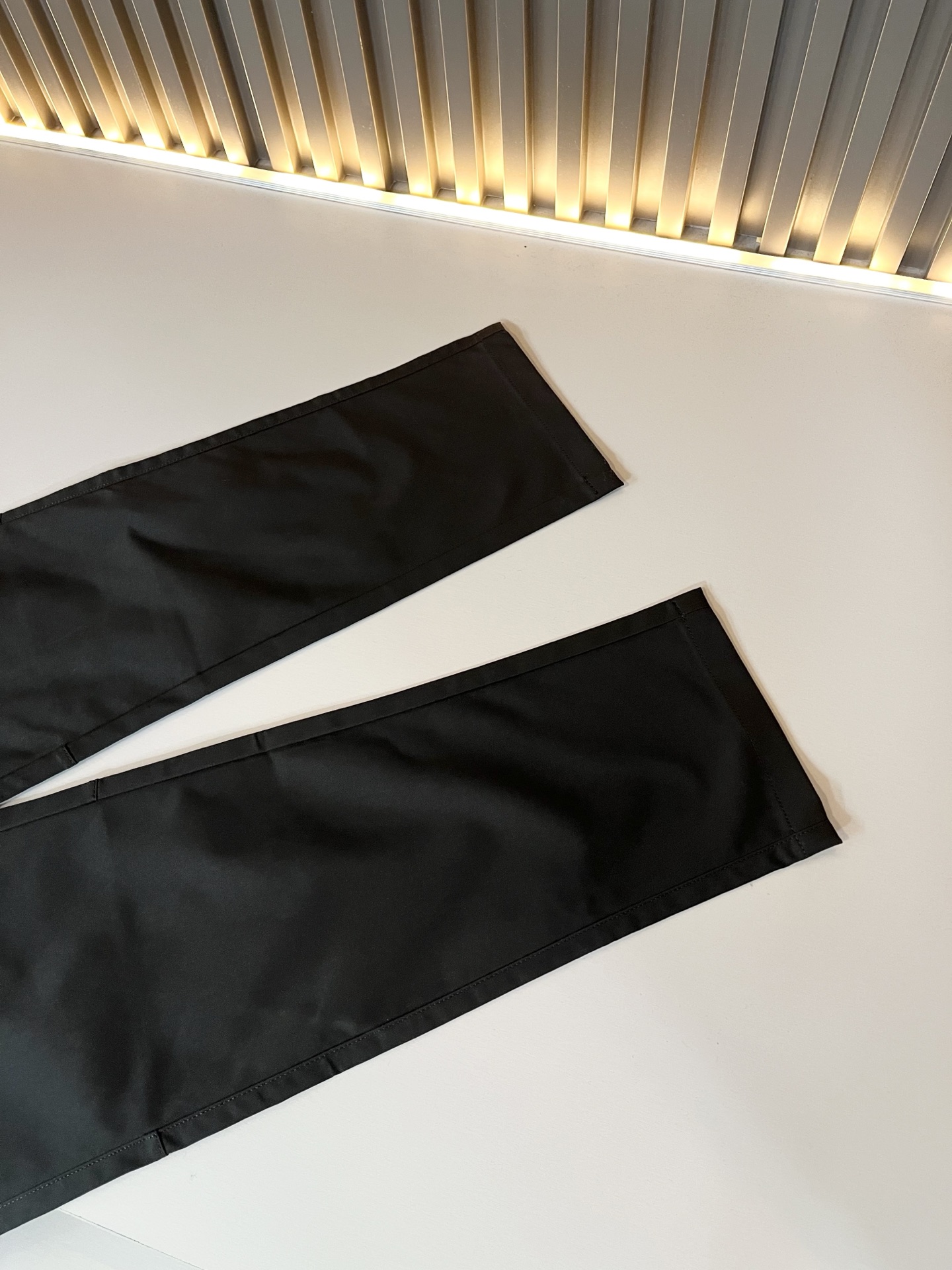 LouisVuitt*路易*登 2025秋冬新款男士休闲西裤，男士经典时尚百搭商务休闲西裤! 都市精英商