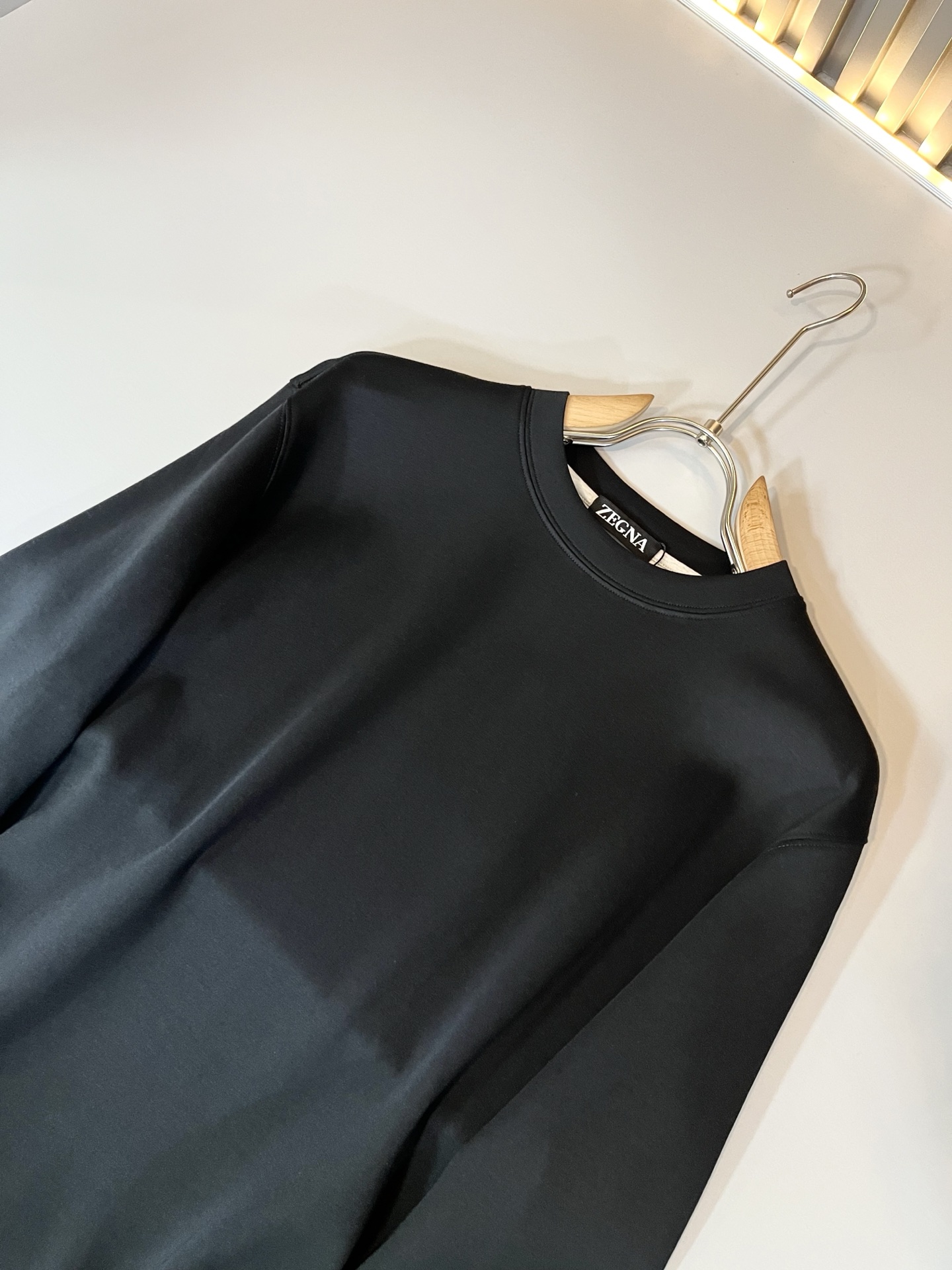 Ermenegildo Zeg*a杰*亚 2025秋冬新品男士长袖休闲打底衫，外贸公司订单！是杰尼亚经典