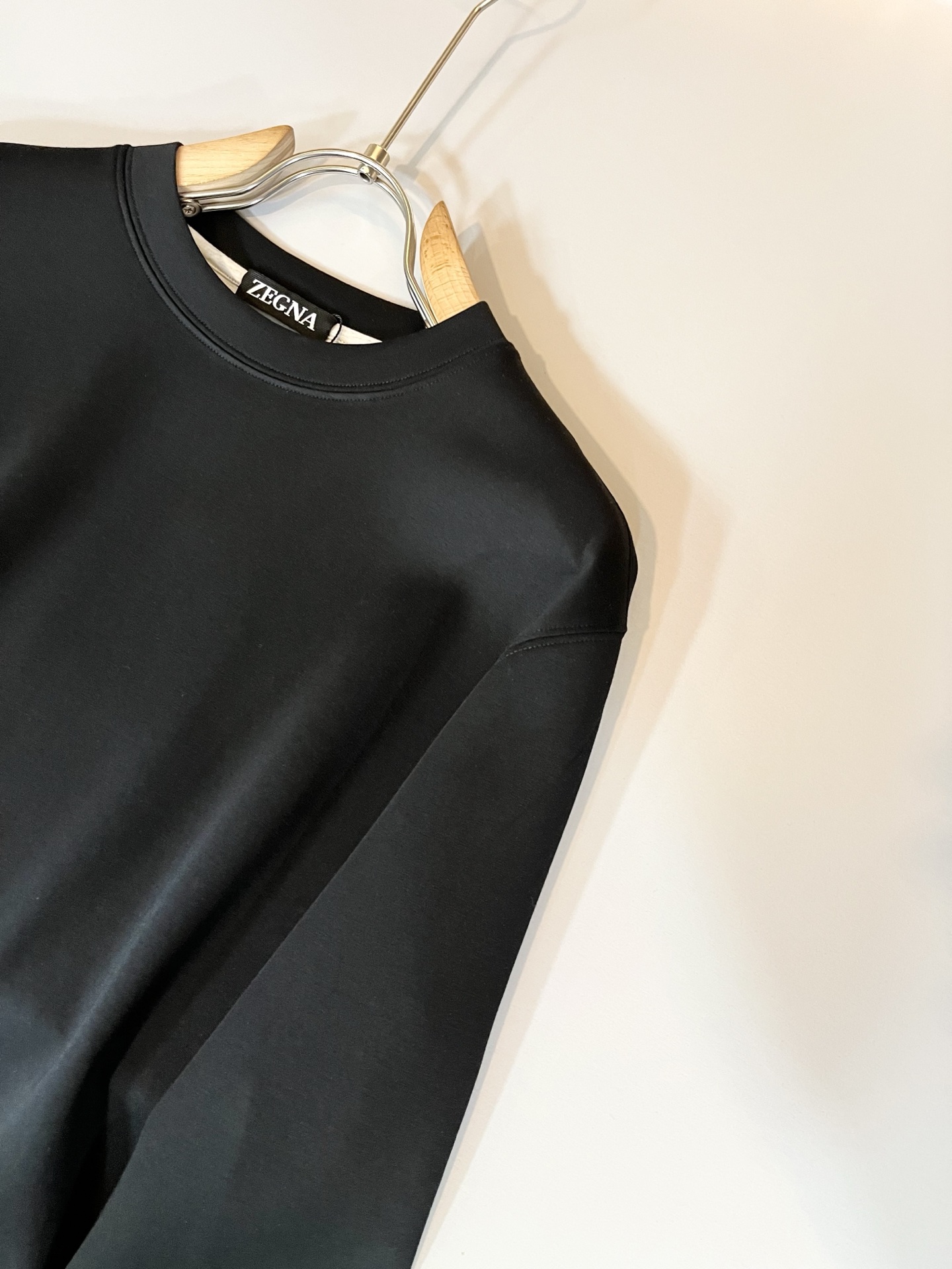 Ermenegildo Zeg*a杰*亚 2025秋冬新品男士长袖休闲打底衫，外贸公司订单！是杰尼亚经典