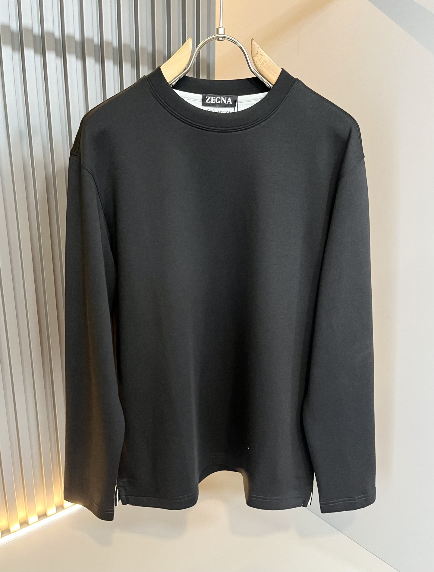 Ermenegildo Zeg*a杰*亚 2025秋冬新品男士长袖休闲打底衫，外贸公司订单！是杰尼亚经典