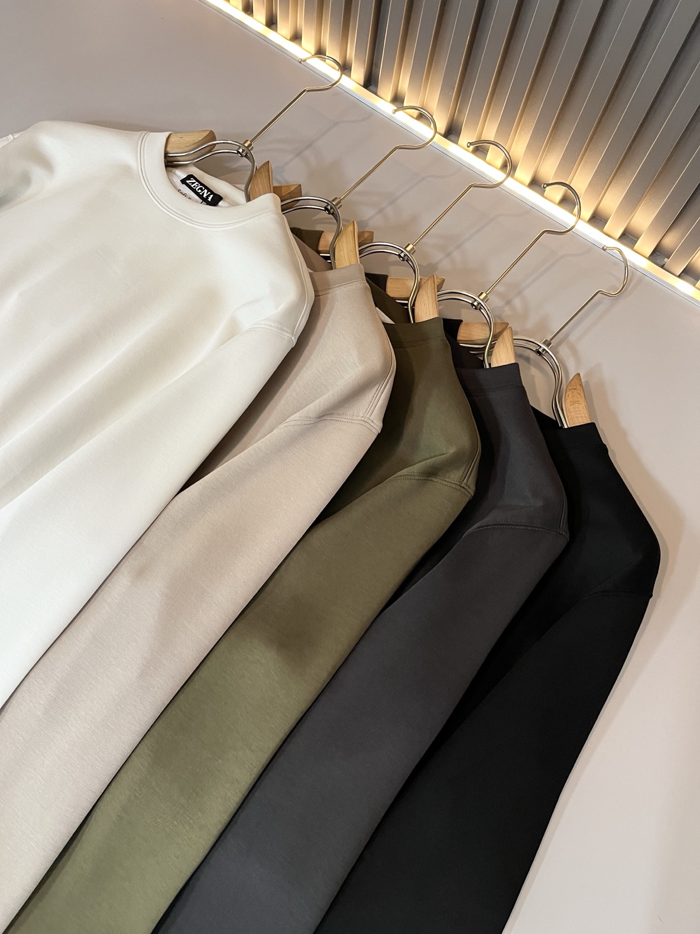 Ermenegildo Zeg*a杰*亚 2025秋冬新品男士长袖休闲打底衫，外贸公司订单！是杰尼亚经典