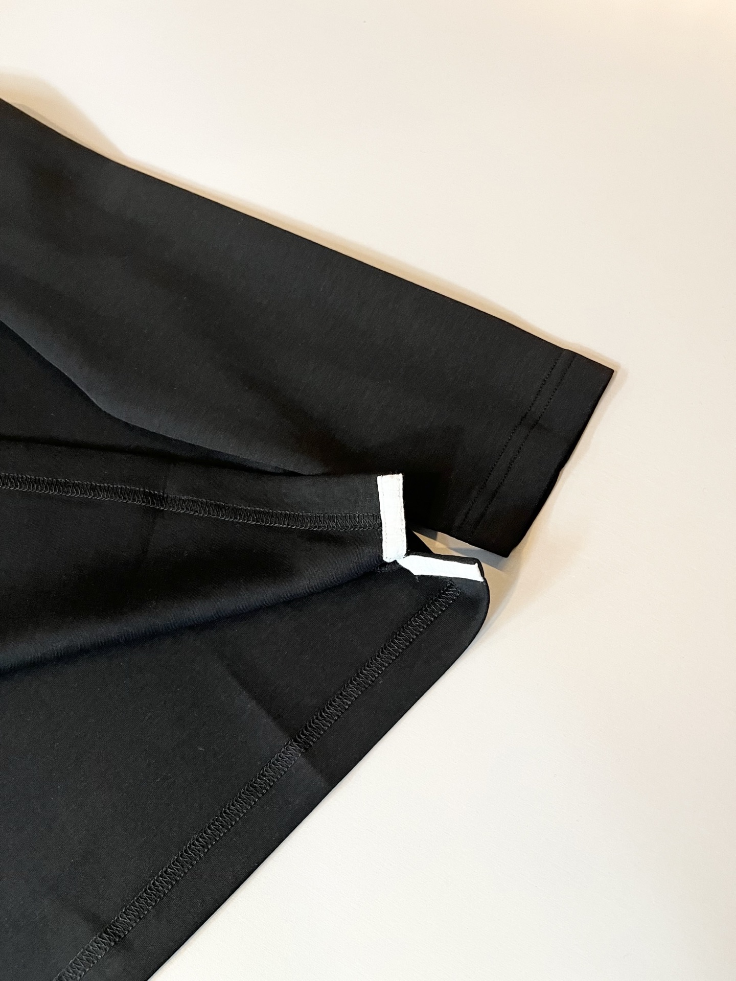 Ermenegildo Zeg*a杰*亚 2025秋冬新品男士长袖休闲打底衫，外贸公司订单！是杰尼亚经典