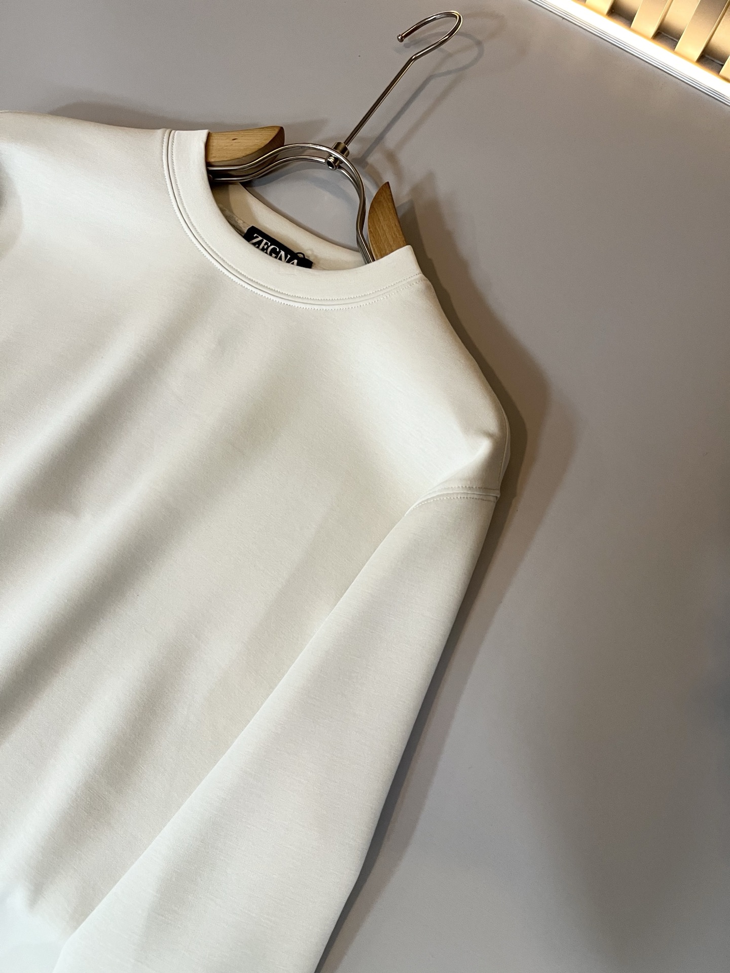 Ermenegildo Zeg*a杰*亚 2025秋冬新品男士长袖休闲打底衫，外贸公司订单！是杰尼亚经典