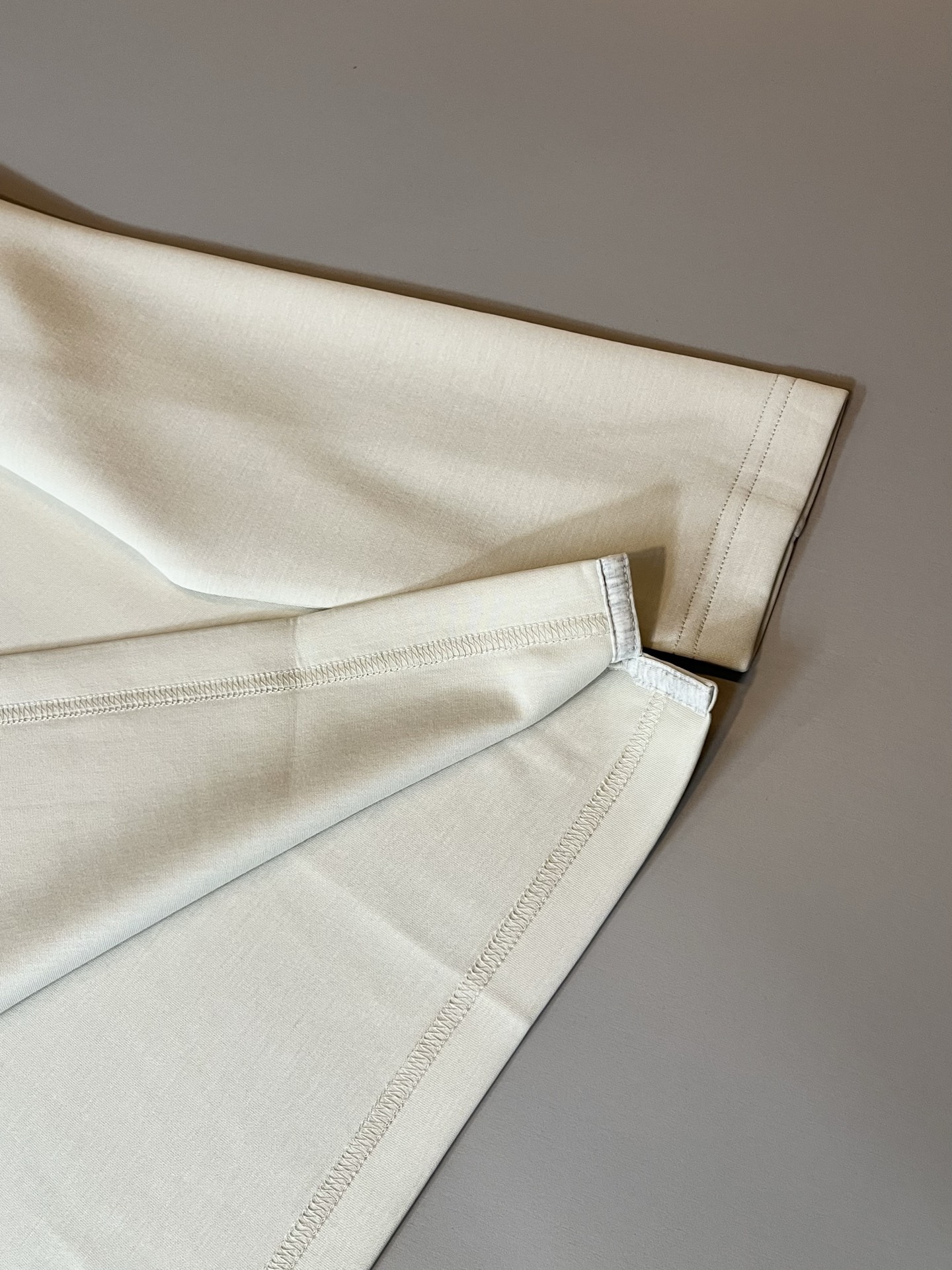 Ermenegildo Zeg*a杰*亚 2025秋冬新品男士长袖休闲打底衫，外贸公司订单！是杰尼亚经典