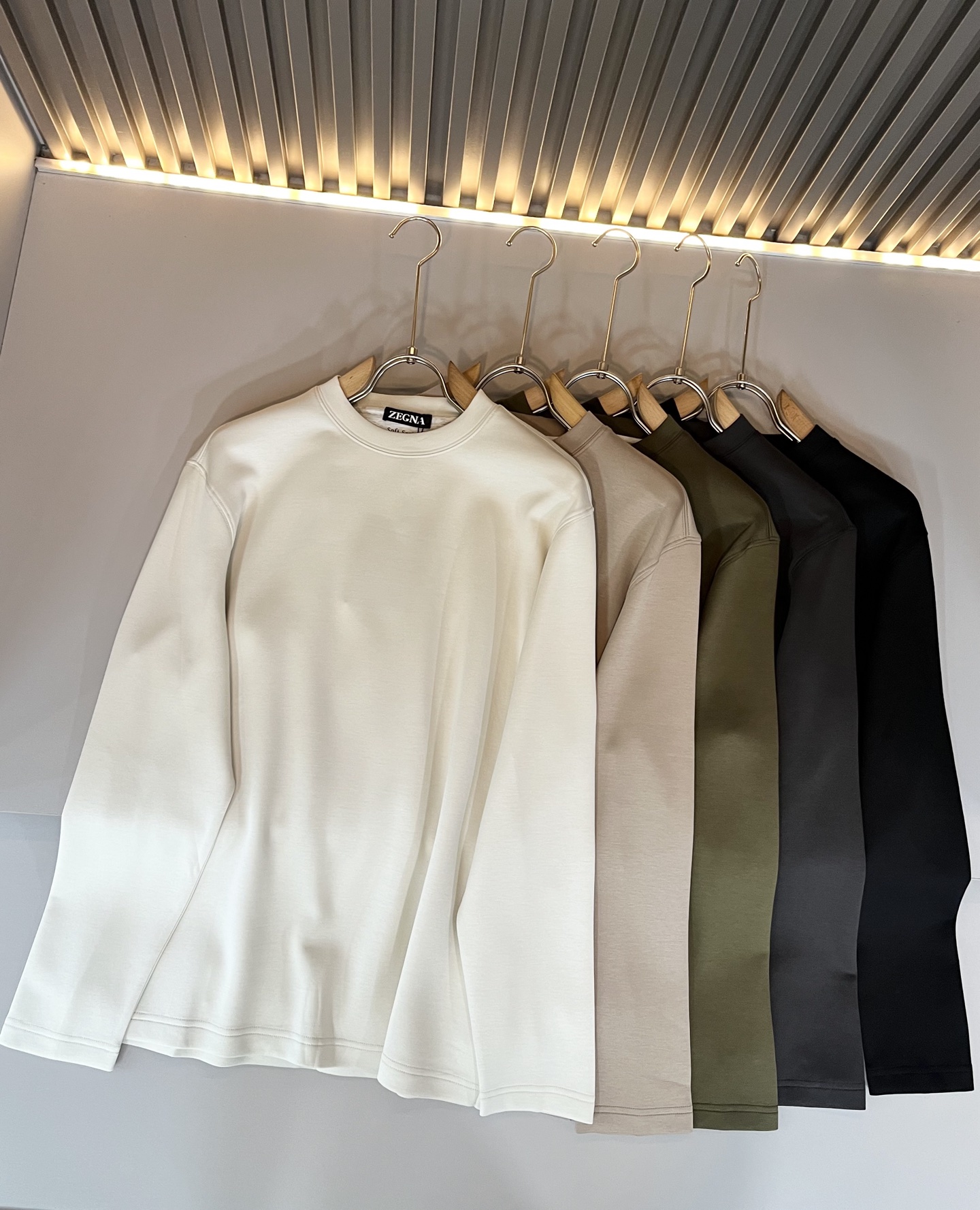 Ermenegildo Zeg*a杰*亚 2025秋冬新品男士长袖休闲打底衫，外贸公司订单！是杰尼亚经典