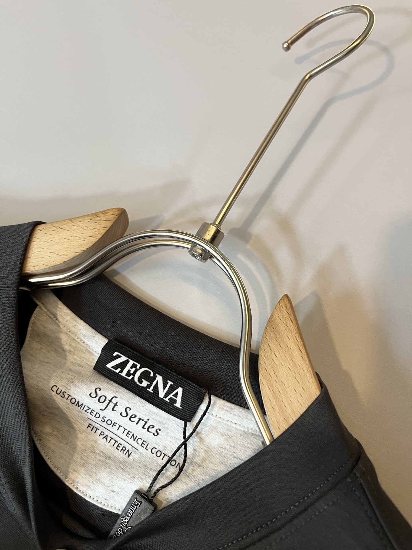 Ermenegildo Zeg*a杰*亚 2025秋冬新品男士长袖休闲打底衫，外贸公司订单！是杰尼亚经典