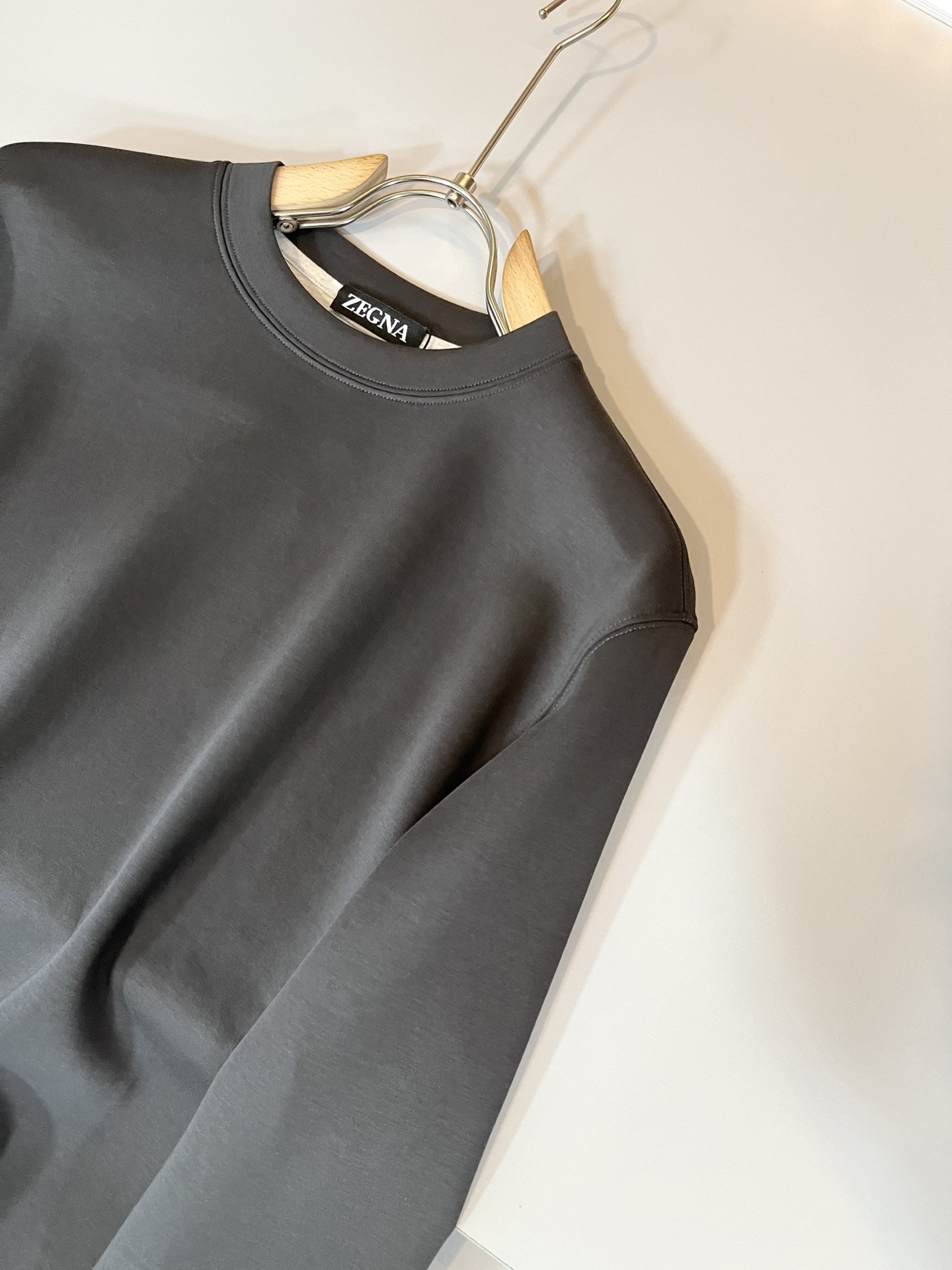 Ermenegildo Zeg*a杰*亚 2025秋冬新品男士长袖休闲打底衫，外贸公司订单！是杰尼亚经典