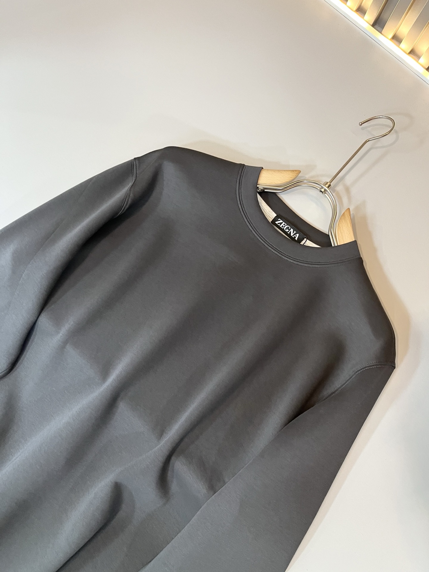 Ermenegildo Zeg*a杰*亚 2025秋冬新品男士长袖休闲打底衫，外贸公司订单！是杰尼亚经典