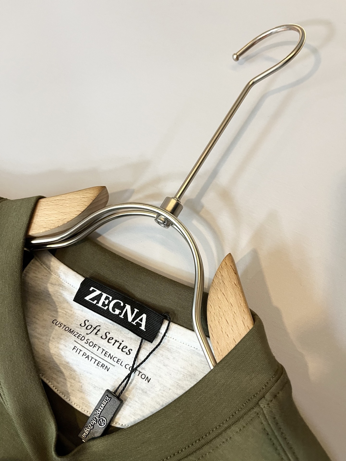 Ermenegildo Zeg*a杰*亚 2025秋冬新品男士长袖休闲打底衫，外贸公司订单！是杰尼亚经典