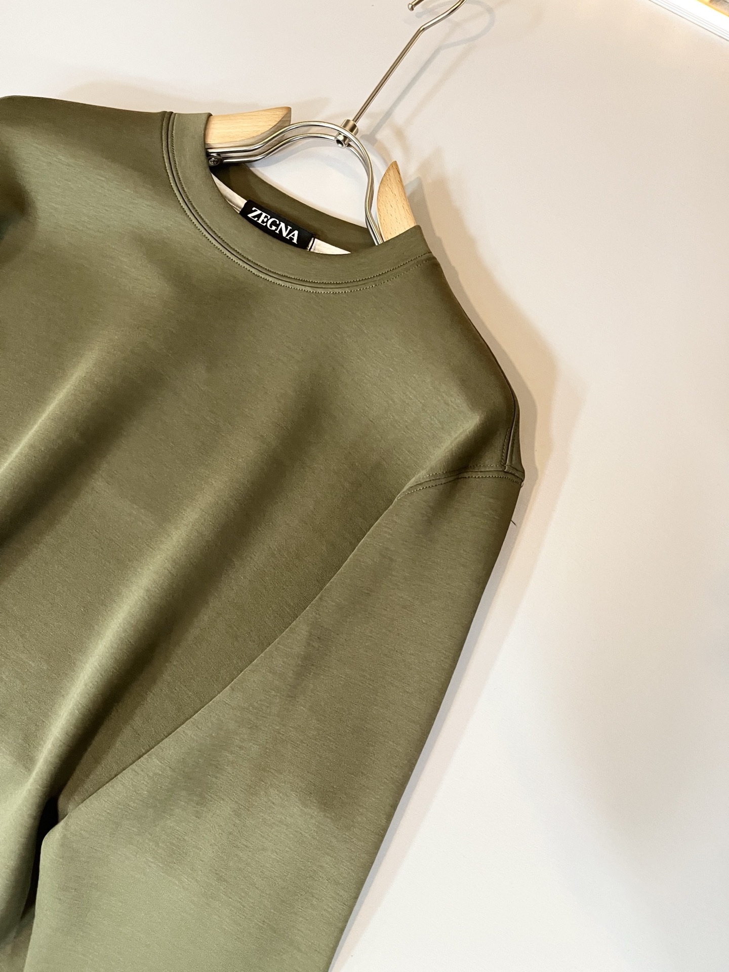 Ermenegildo Zeg*a杰*亚 2025秋冬新品男士长袖休闲打底衫，外贸公司订单！是杰尼亚经典