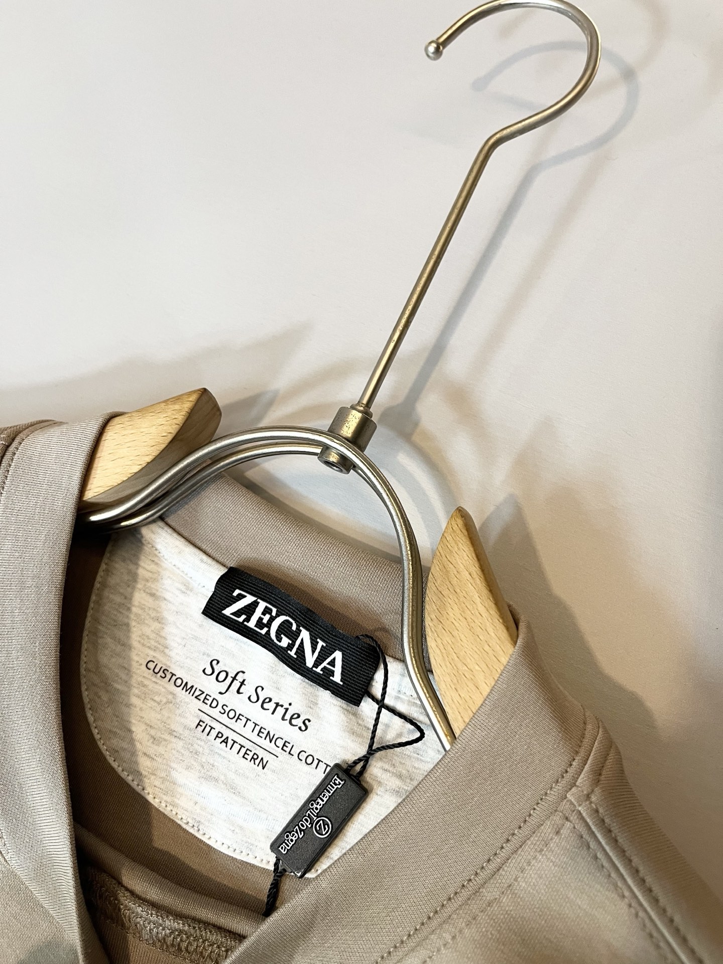 Ermenegildo Zeg*a杰*亚 2025秋冬新品男士长袖休闲打底衫，外贸公司订单！是杰尼亚经典