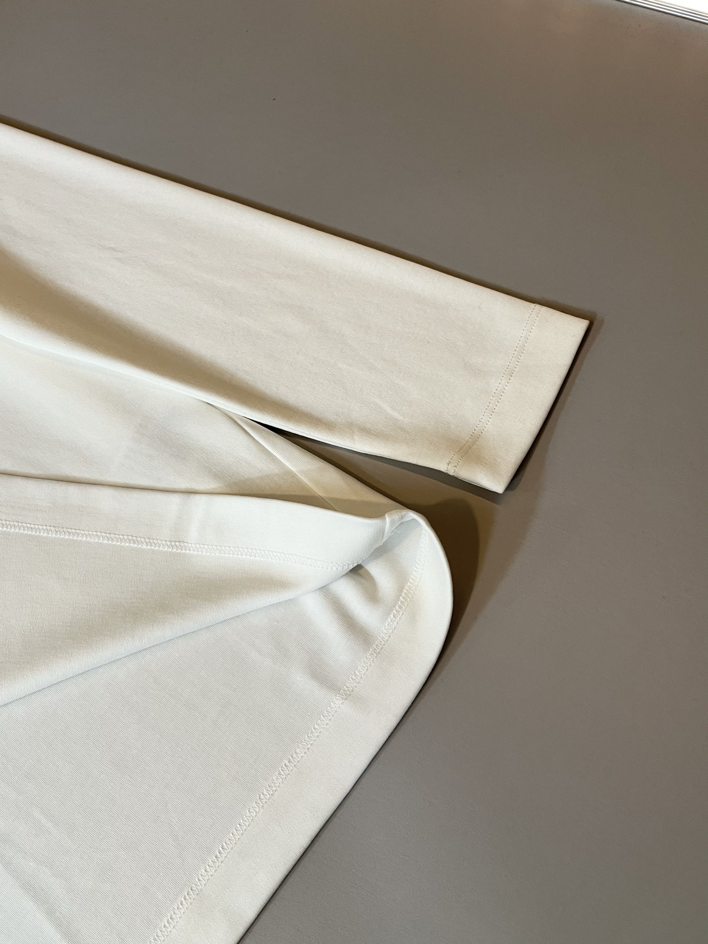 BottegaVene*a宝*嘉 2025秋冬新款男士打底衫，这是今年目前为止最牛批的一款纯色高品质面料