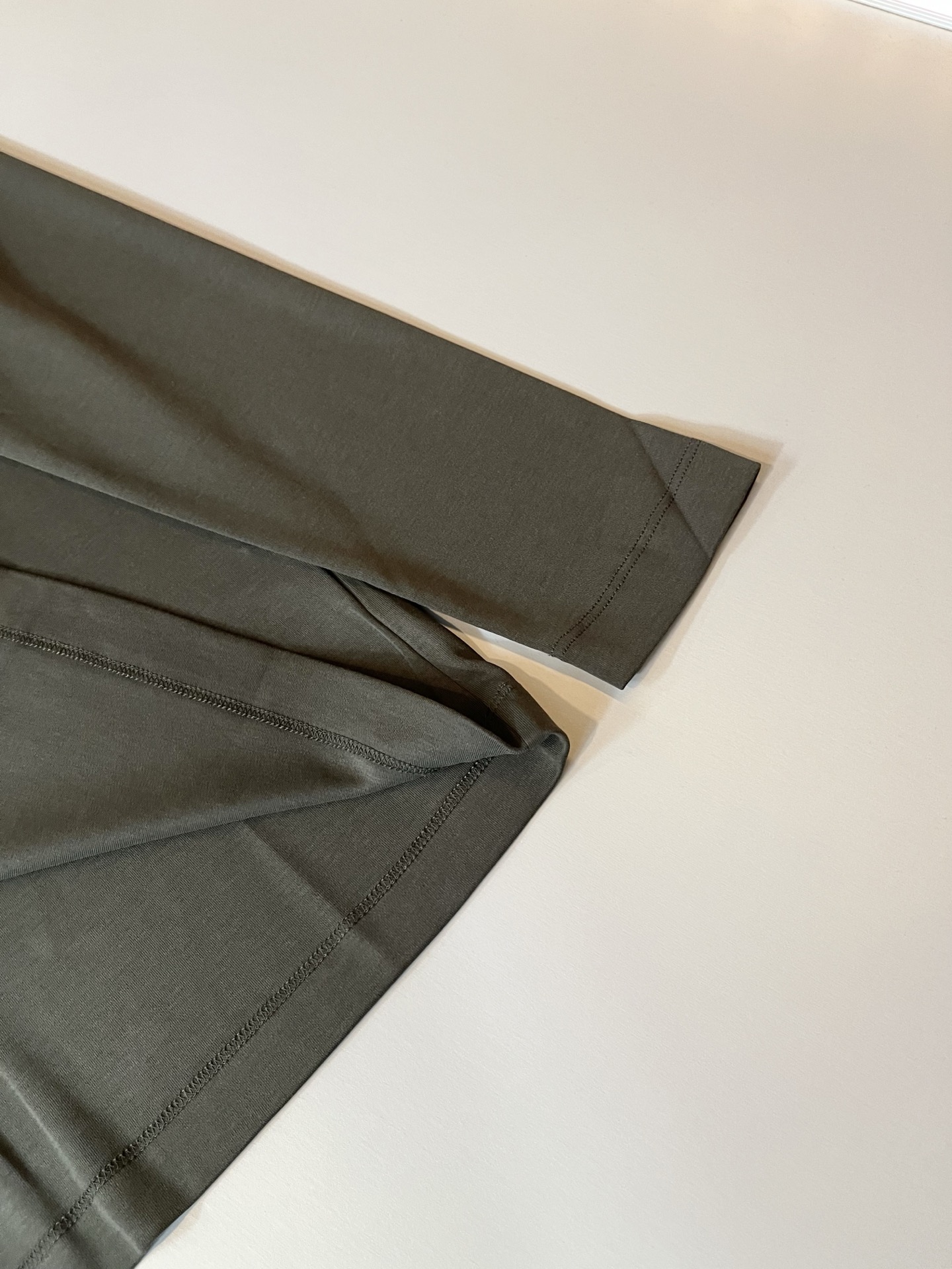 BottegaVene*a宝*嘉 2025秋冬新款男士打底衫，这是今年目前为止最牛批的一款纯色高品质面料