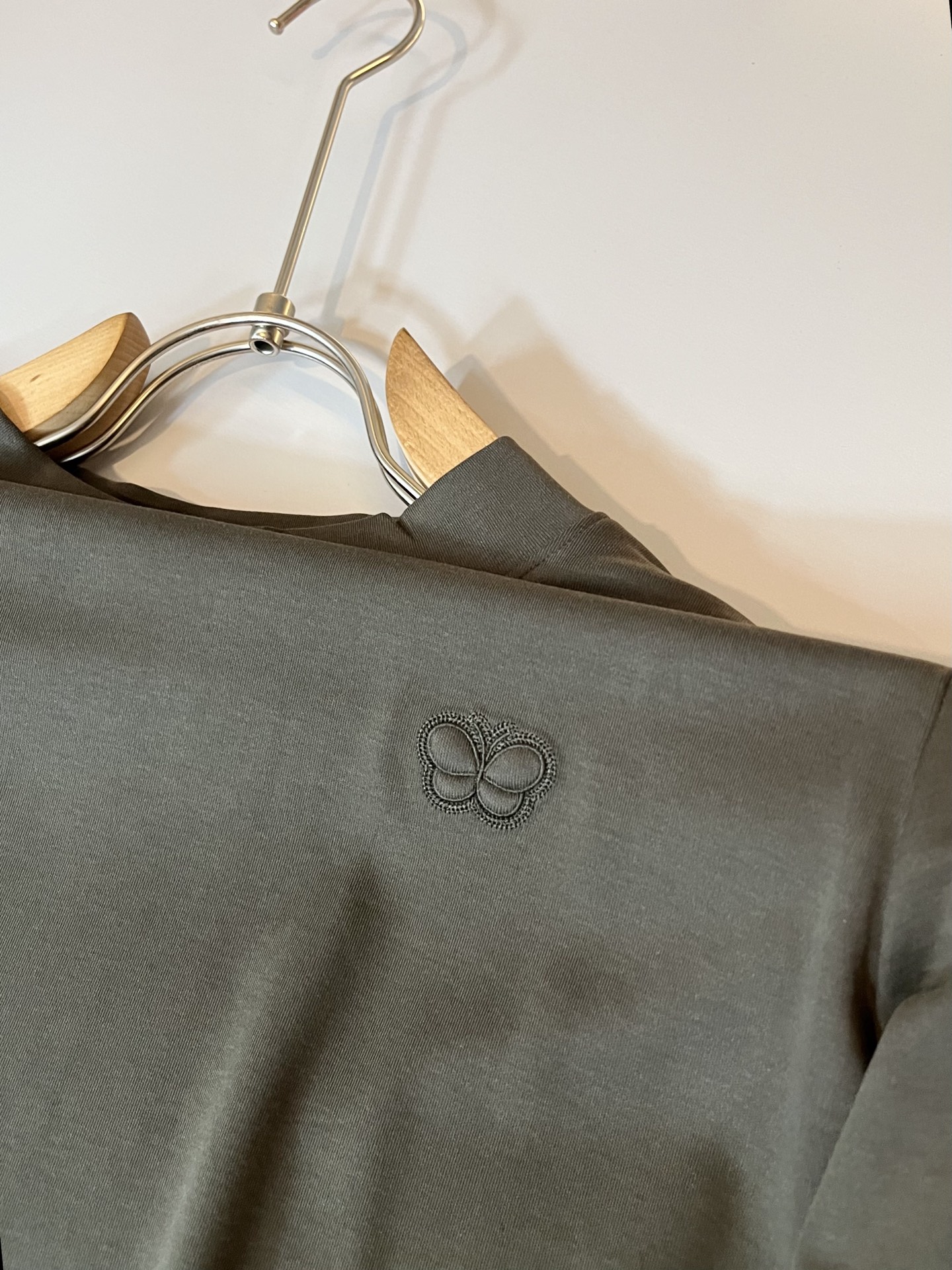 BottegaVene*a宝*嘉 2025秋冬新款男士打底衫，这是今年目前为止最牛批的一款纯色高品质面料