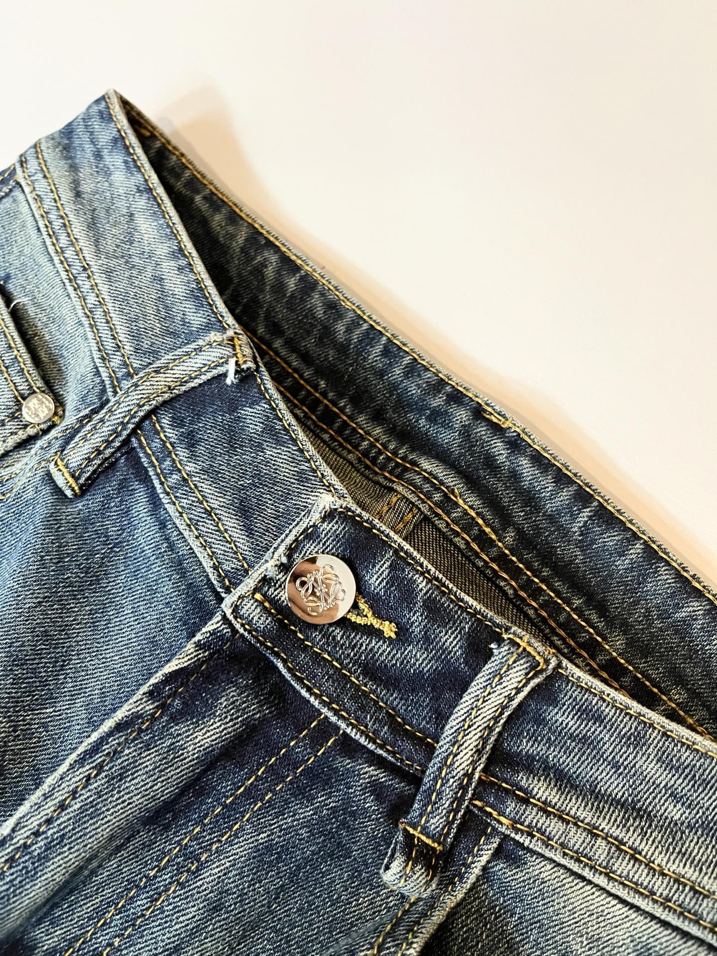 LO*WE/罗*威2025秋冬新品男士时装款高端休闲裤，香港洋行渠道货，日本原厂出品，纯血统品质，完美延