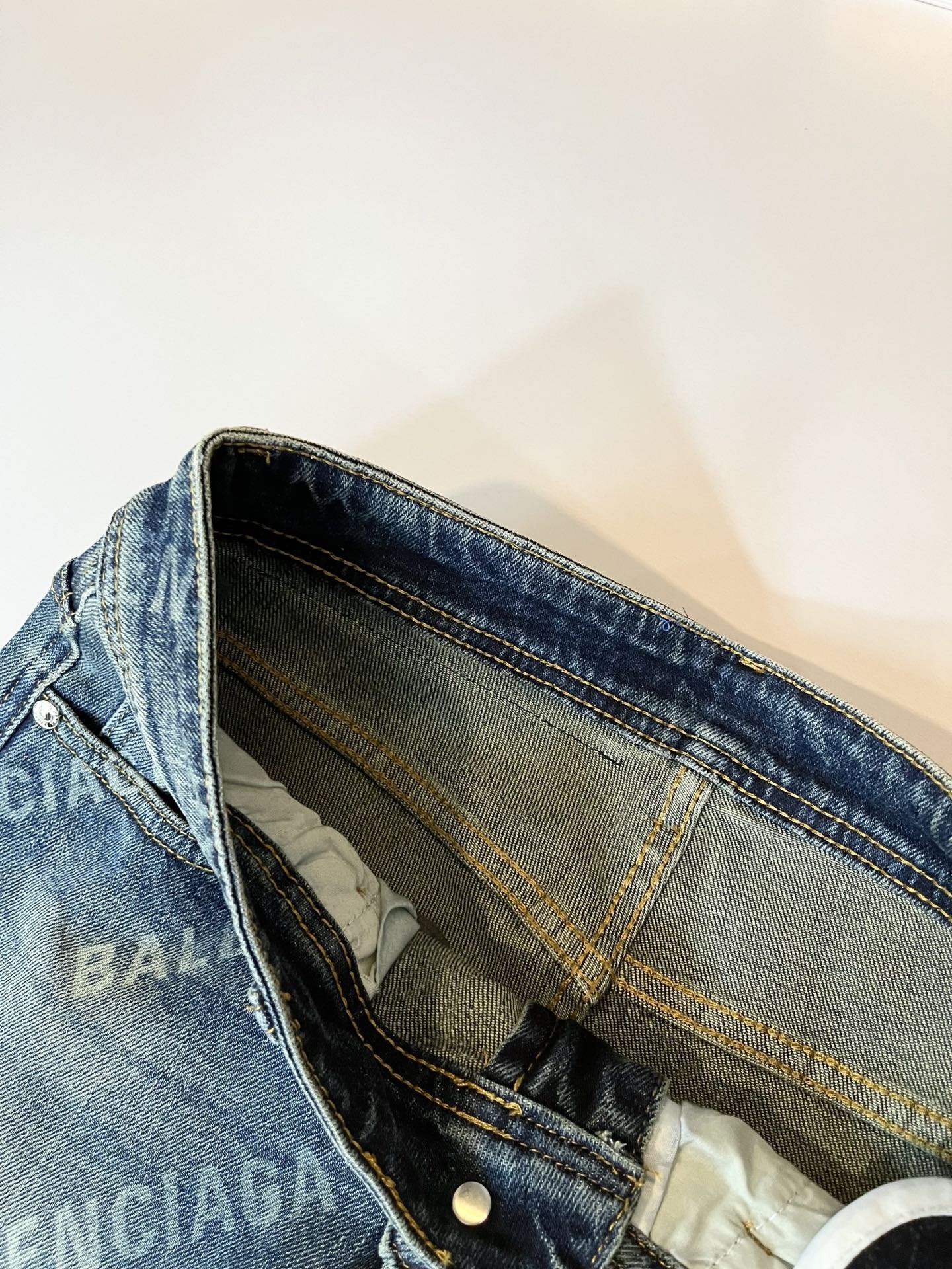 LO*WE/罗*威2025秋冬新品男士时装款高端休闲裤，香港洋行渠道货，日本原厂出品，纯血统品质，完美延