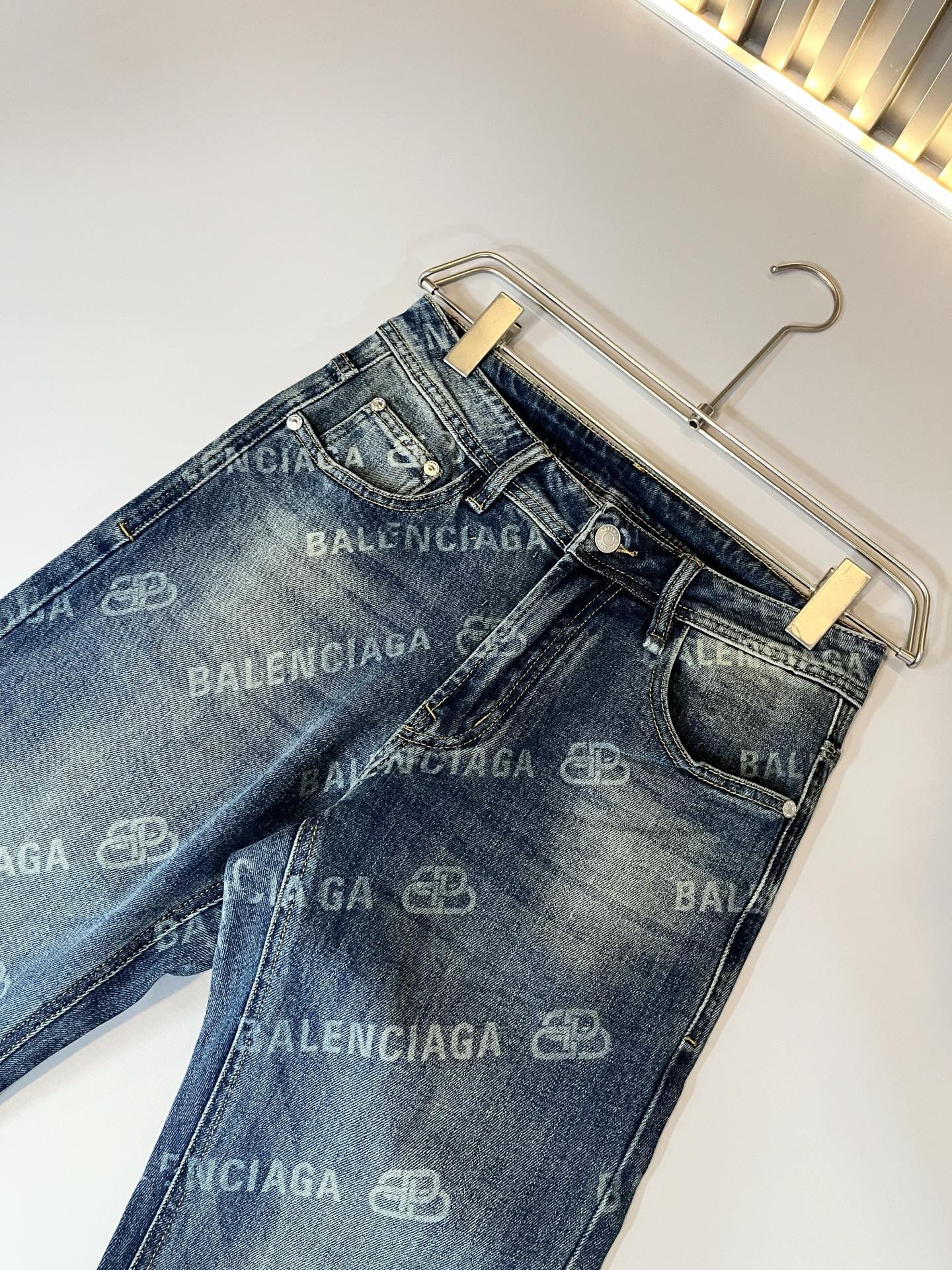 LO*WE/罗*威2025秋冬新品男士时装款高端休闲裤，香港洋行渠道货，日本原厂出品，纯血统品质，完美延