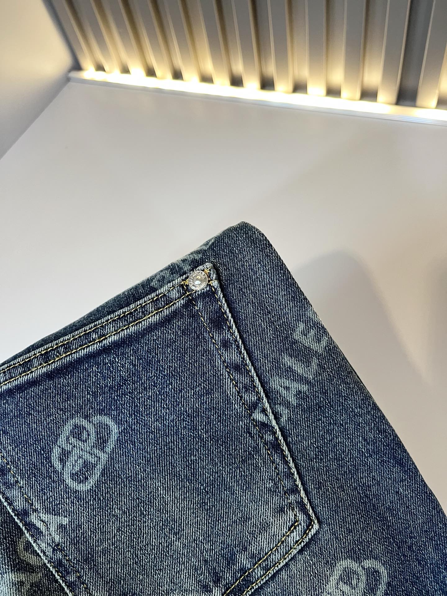 LO*WE/罗*威2025秋冬新品男士时装款高端休闲裤，香港洋行渠道货，日本原厂出品，纯血统品质，完美延