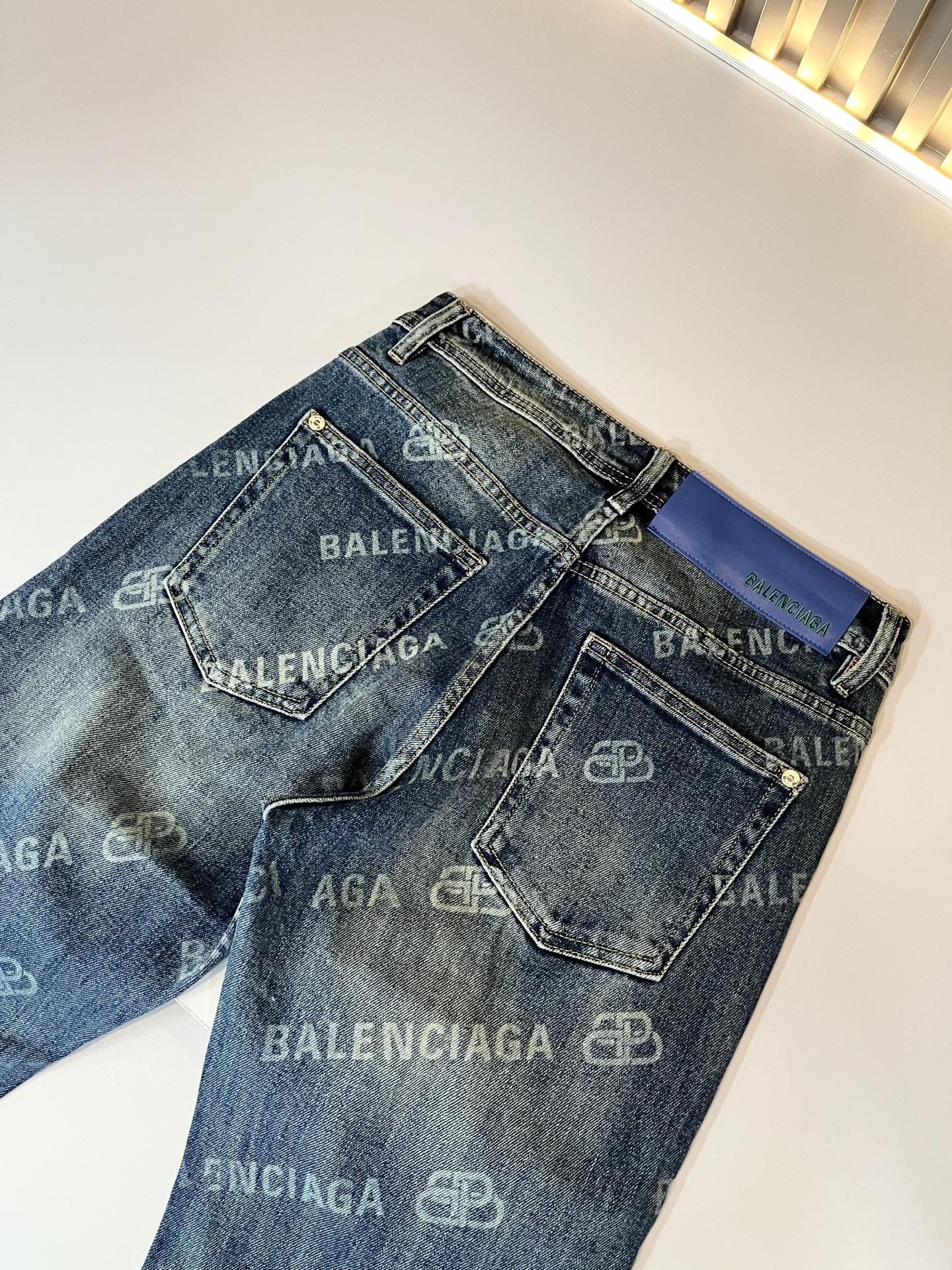 LO*WE/罗*威2025秋冬新品男士时装款高端休闲裤，香港洋行渠道货，日本原厂出品，纯血统品质，完美延