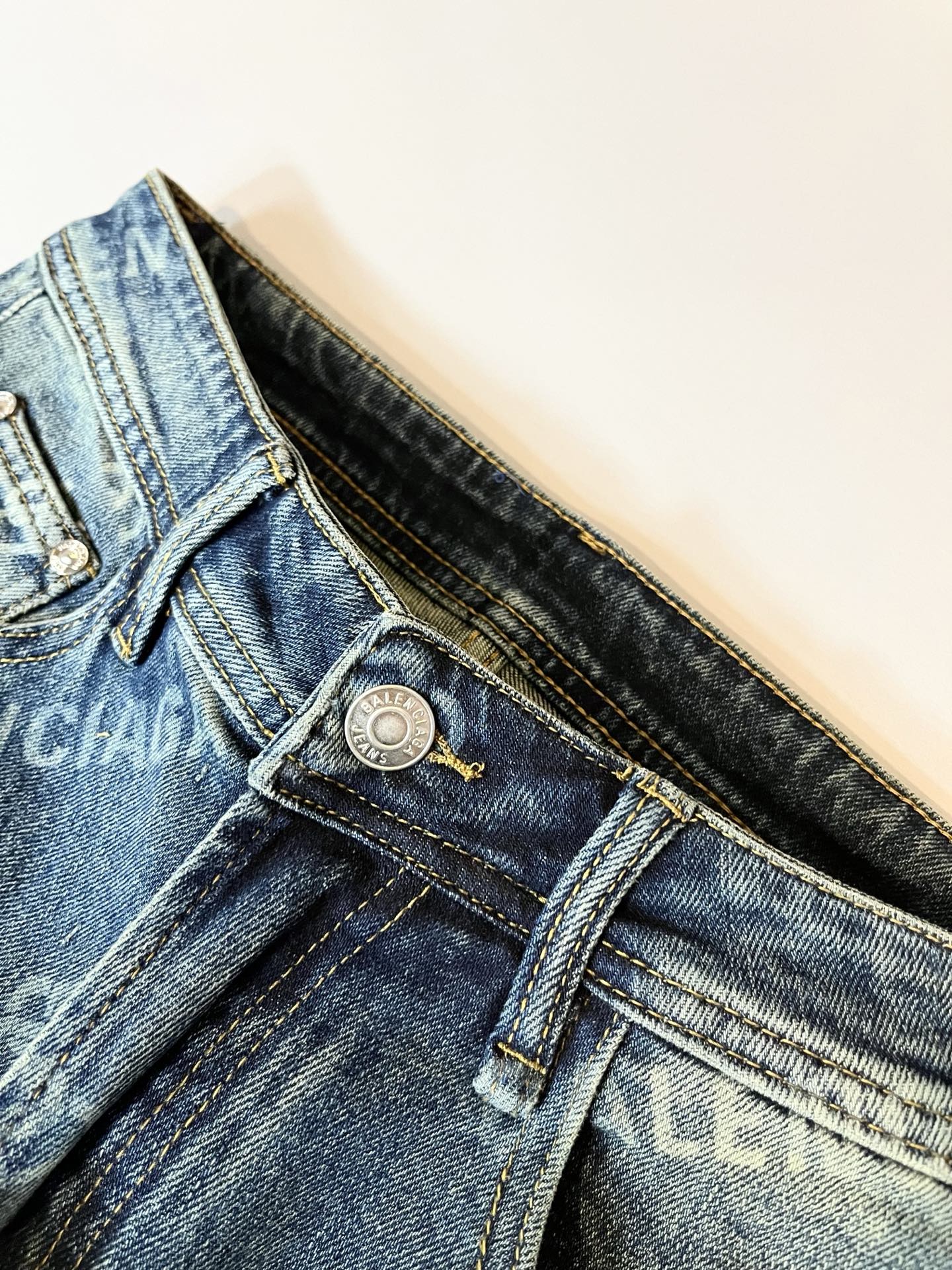 LO*WE/罗*威2025秋冬新品男士时装款高端休闲裤，香港洋行渠道货，日本原厂出品，纯血统品质，完美延