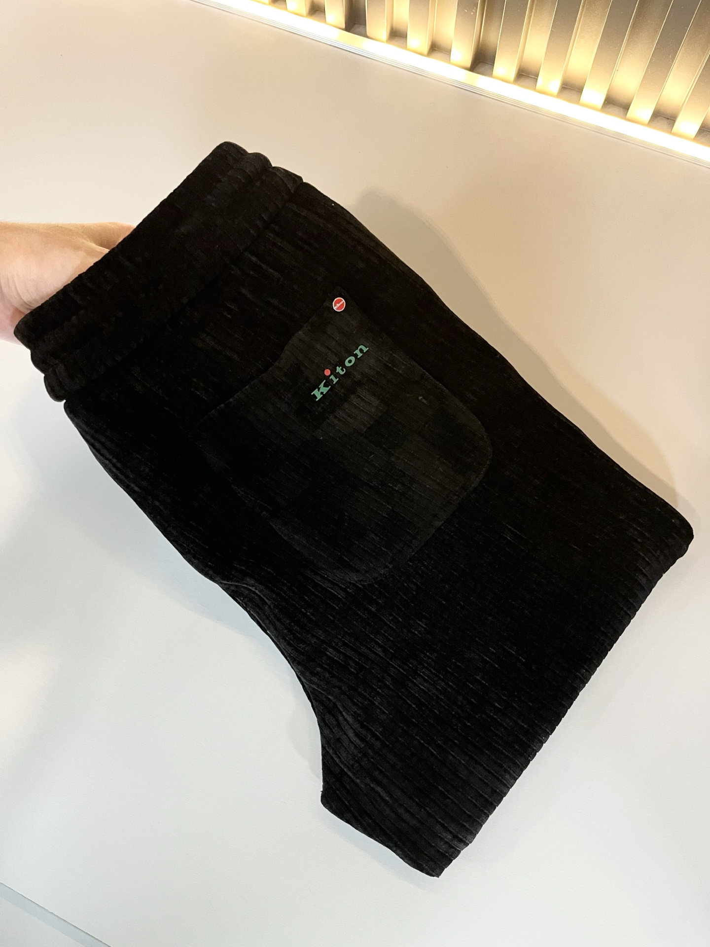 Kiton 2025秋冬新品男士高端休闲百搭休闲裤！对于粉丝来说，这样大气的经典设计足矣一眼种草，是今年