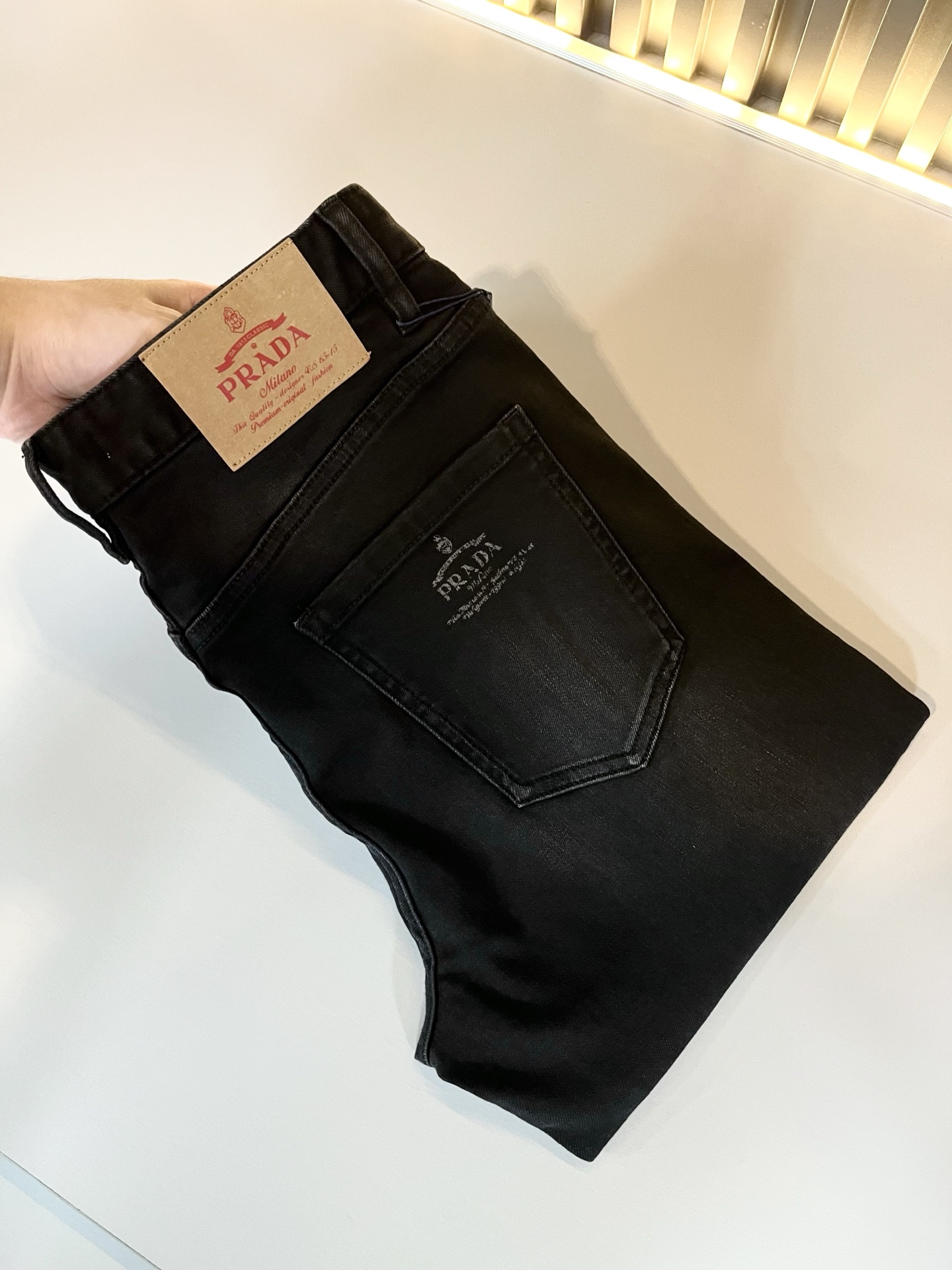 PRA*DA 普拉达 2025秋冬新品发售！牛仔高级百搭实用主义不哗众取宠！港澳台地区限定款！！立体裁剪