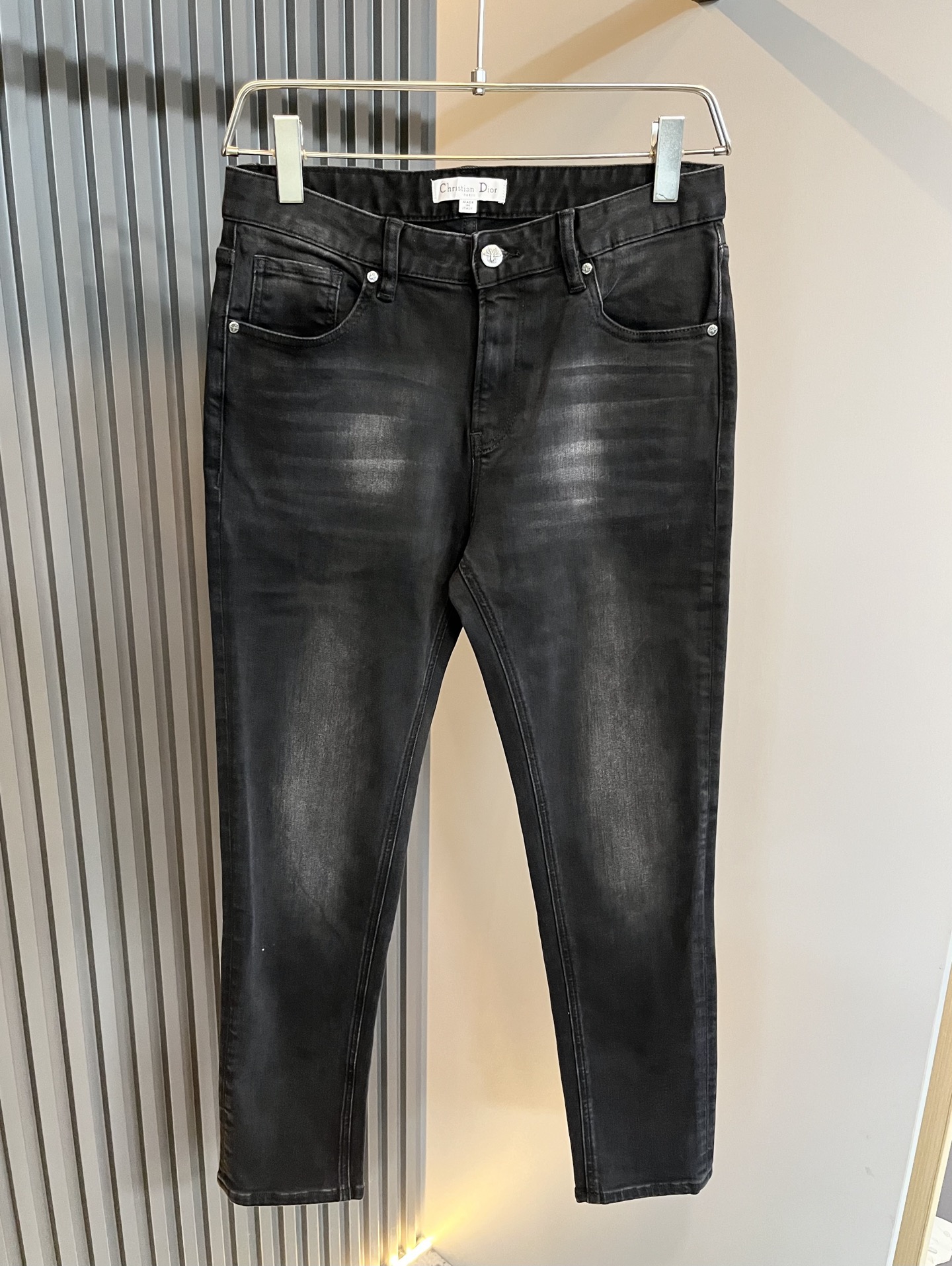 Dio*r 迪家 2025秋冬男士水洗小直筒牛仔裤！贸易公司渠道牛货，品相超赞，时尚圈万能的百搭裤王，欧