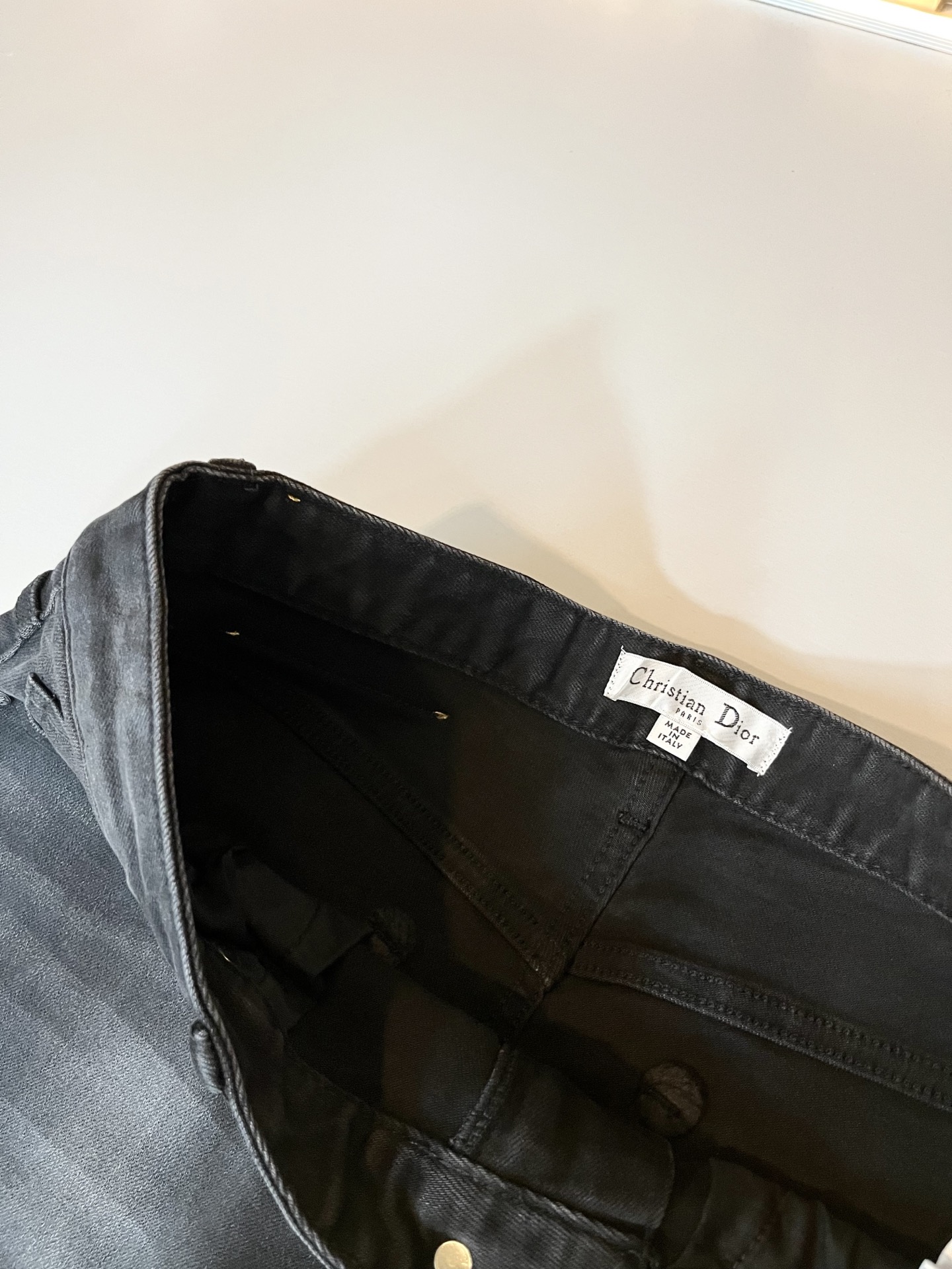 Dio*r 迪家 2025秋冬男士水洗小直筒牛仔裤！贸易公司渠道牛货，品相超赞，时尚圈万能的百搭裤王，欧