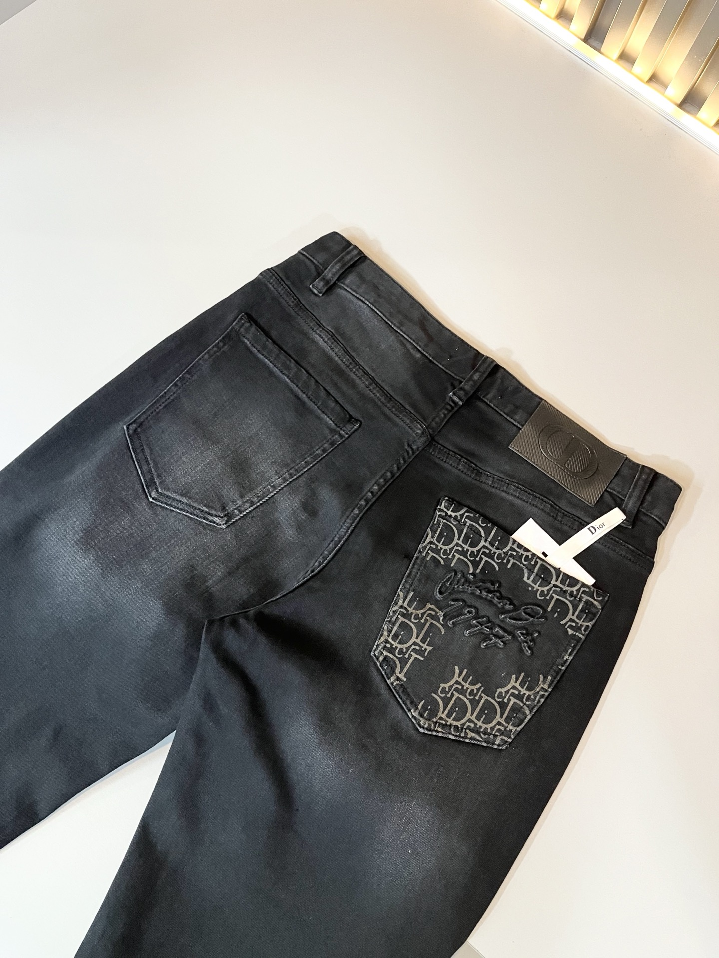 Dio*r 迪家 2025秋冬男士水洗小直筒牛仔裤！贸易公司渠道牛货，品相超赞，时尚圈万能的百搭裤王，欧