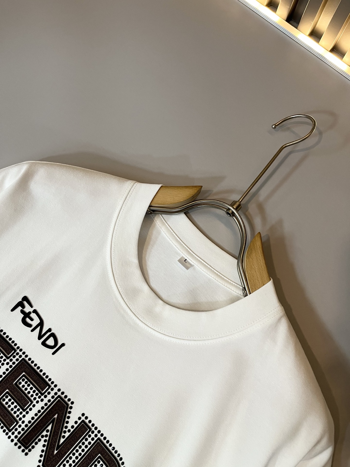 FEN*I 芬*迪2025春夏新款FD家族FF男女同款👫打底衫，男女同款👫百搭极简短袖。意大利原厂订单，