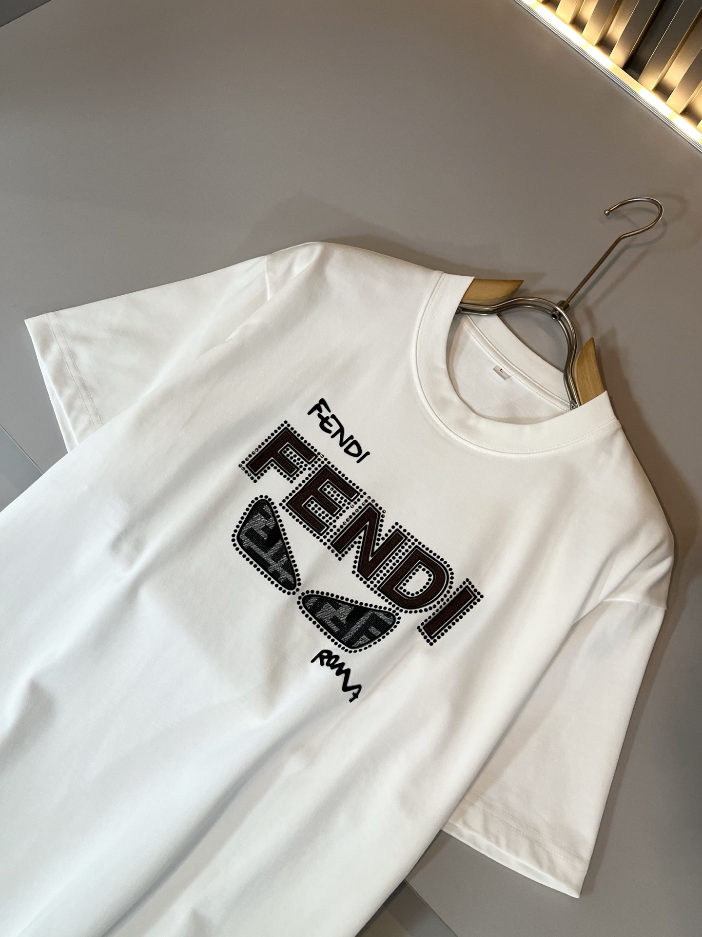 FEN*I 芬*迪2025春夏新款FD家族FF男女同款👫打底衫，男女同款👫百搭极简短袖。意大利原厂订单，