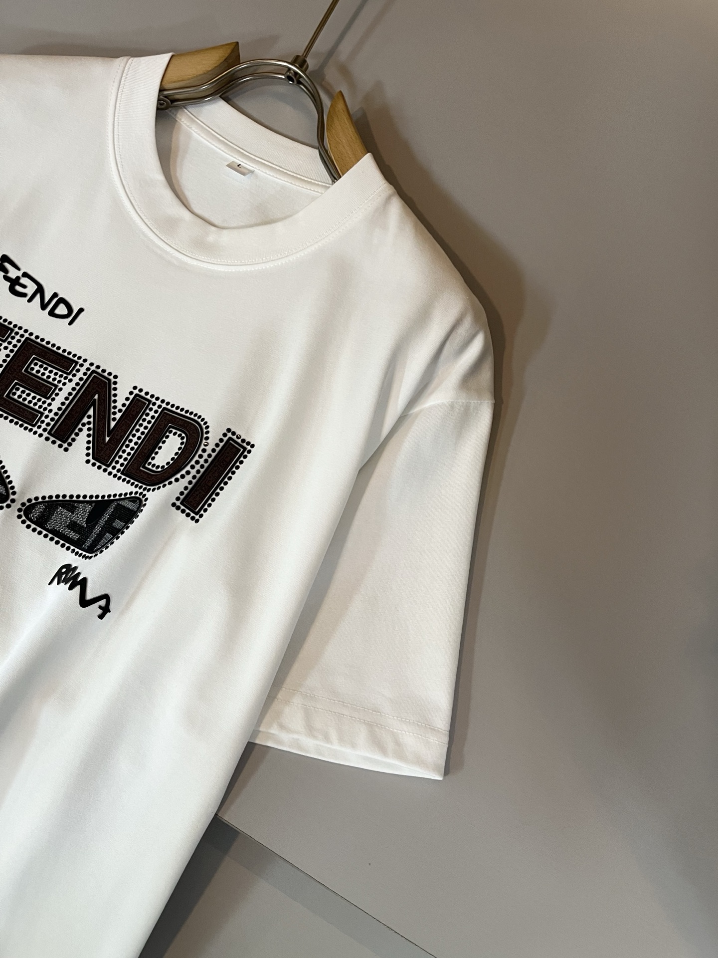 FEN*I 芬*迪2025春夏新款FD家族FF男女同款👫打底衫，男女同款👫百搭极简短袖。意大利原厂订单，